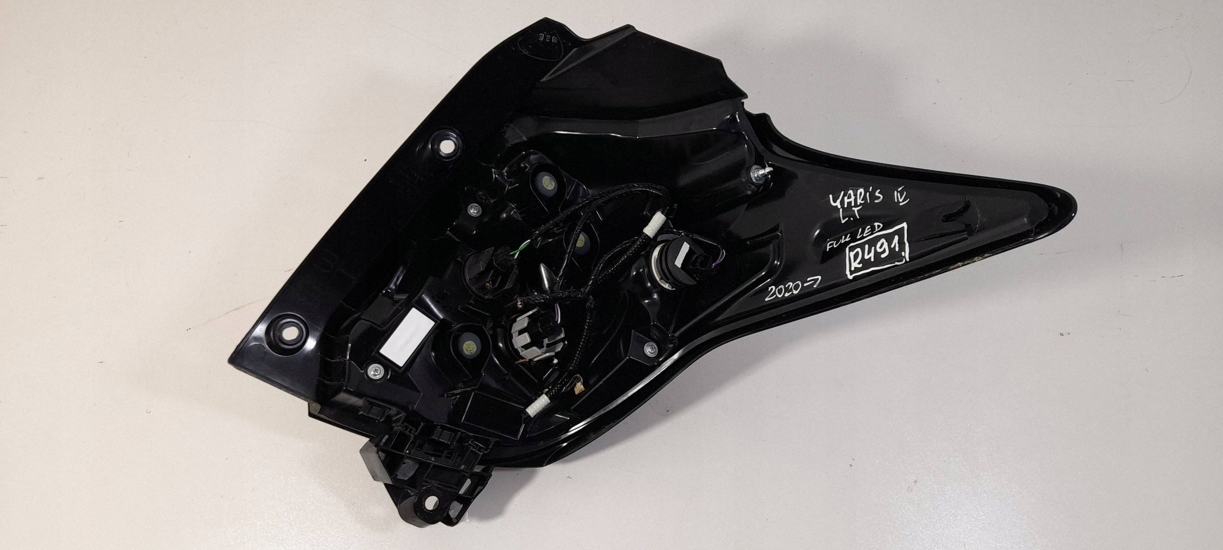 Toyota Yaris XP21 light rear left FULL LED KOITOK012 (R491)