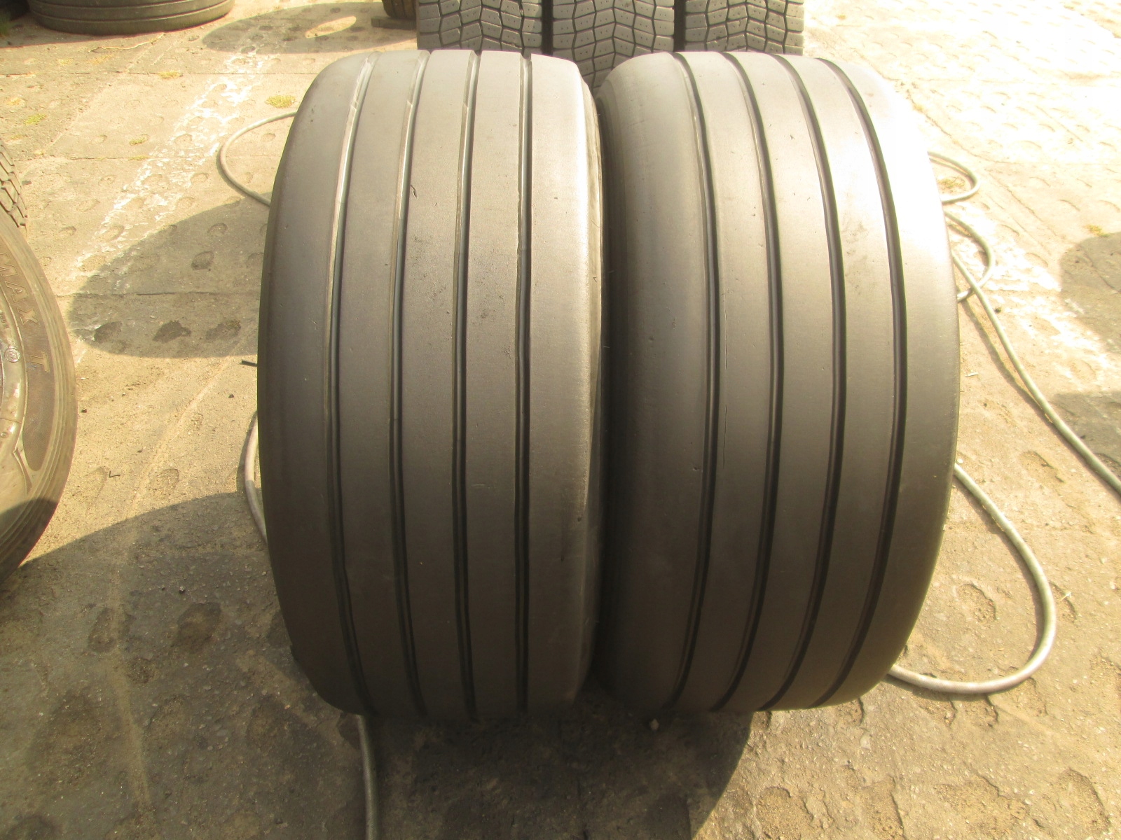 385 / 55R22.5 Goodyear KMAX T 2.шт напівпричіпні шини