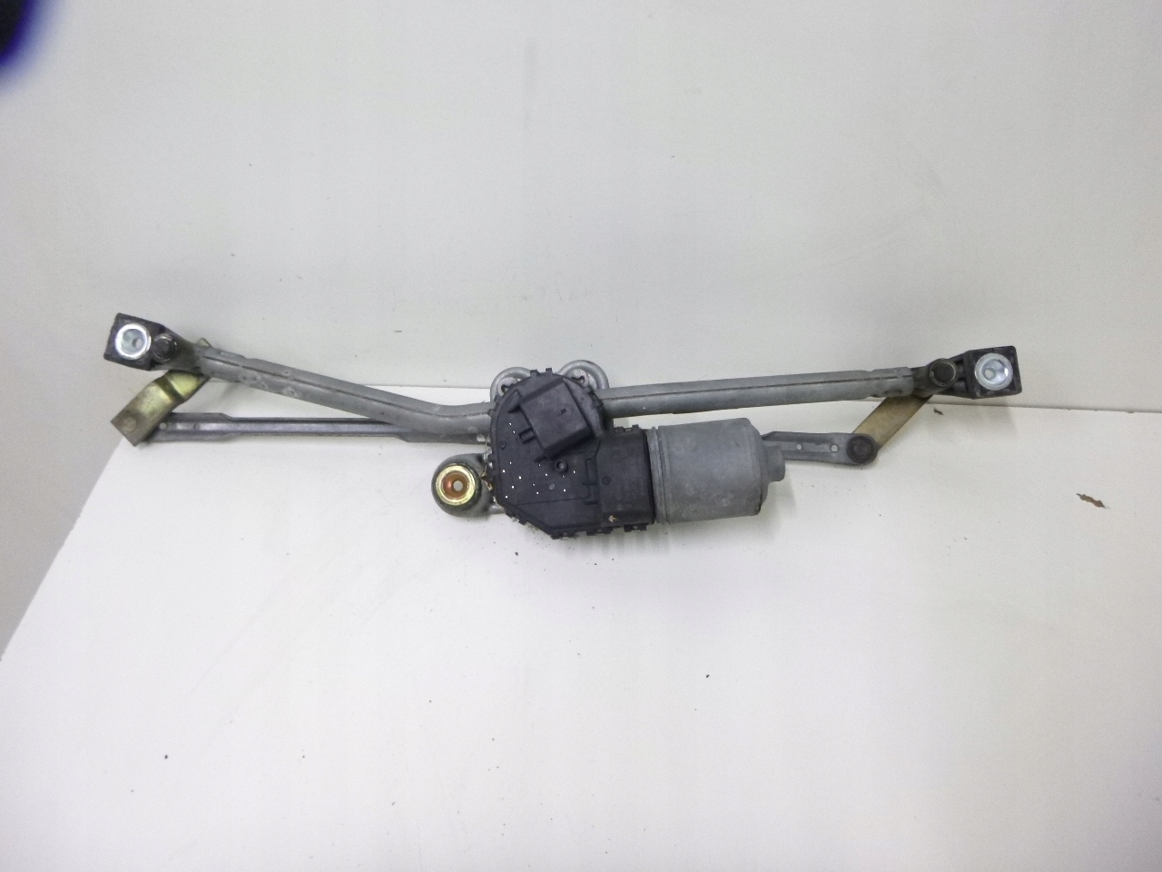 wiper mechanism front Ford Mondeo III 04r.