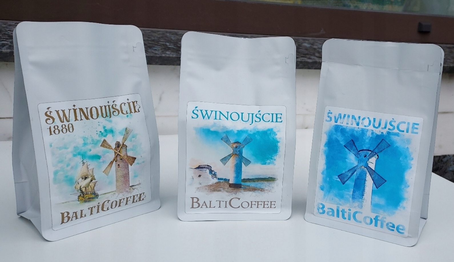 Levně Káva Świnoujska Arabica Sada Swinoujscie kávy 3 x 250 g