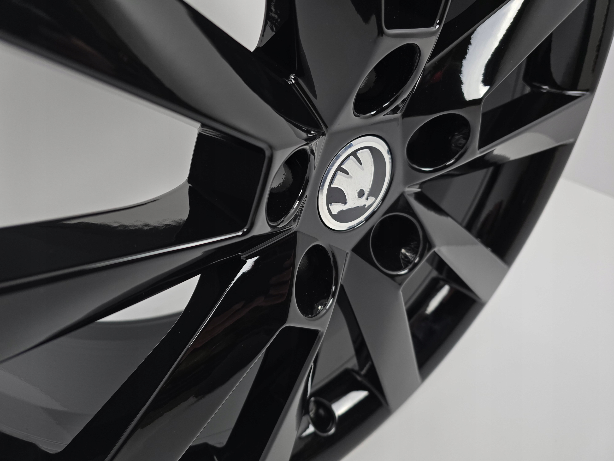 Oryginalne Felgi Skoda 18" Enyaq Superb Octavia Karoq Kodiaq Producent felg Skoda OE