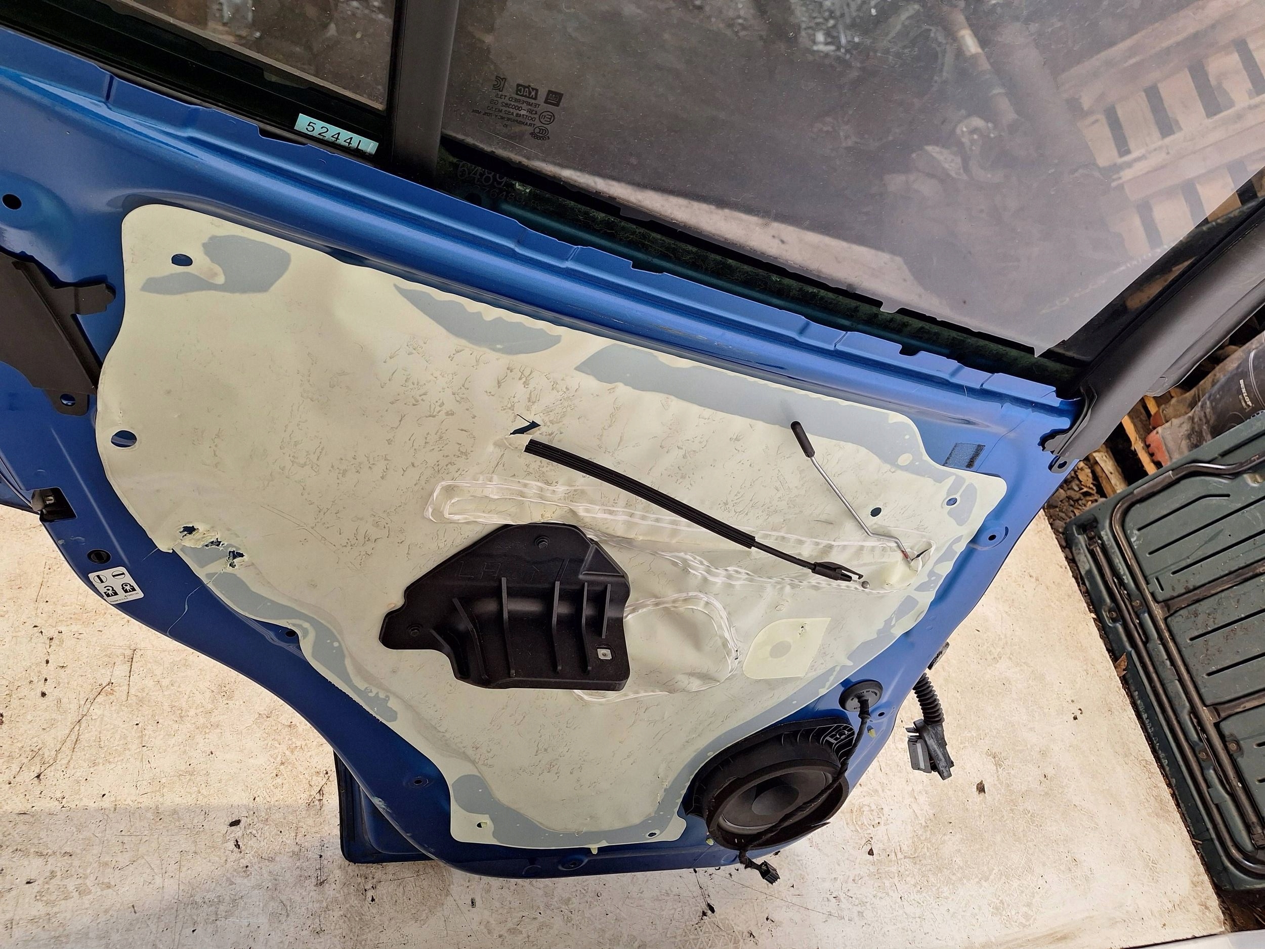 OPEL MOKKA A 12-16 DRZWO links heck