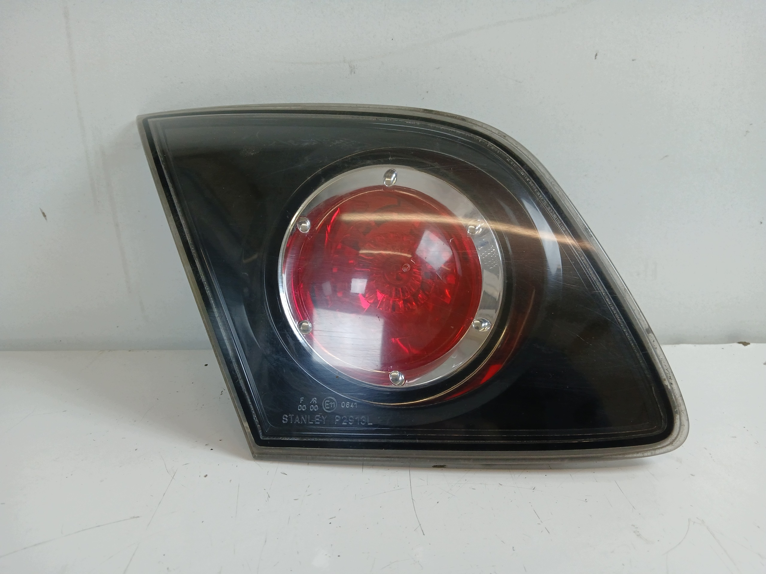 MAZDA 3 BK and LIFT light right rear part trunk door