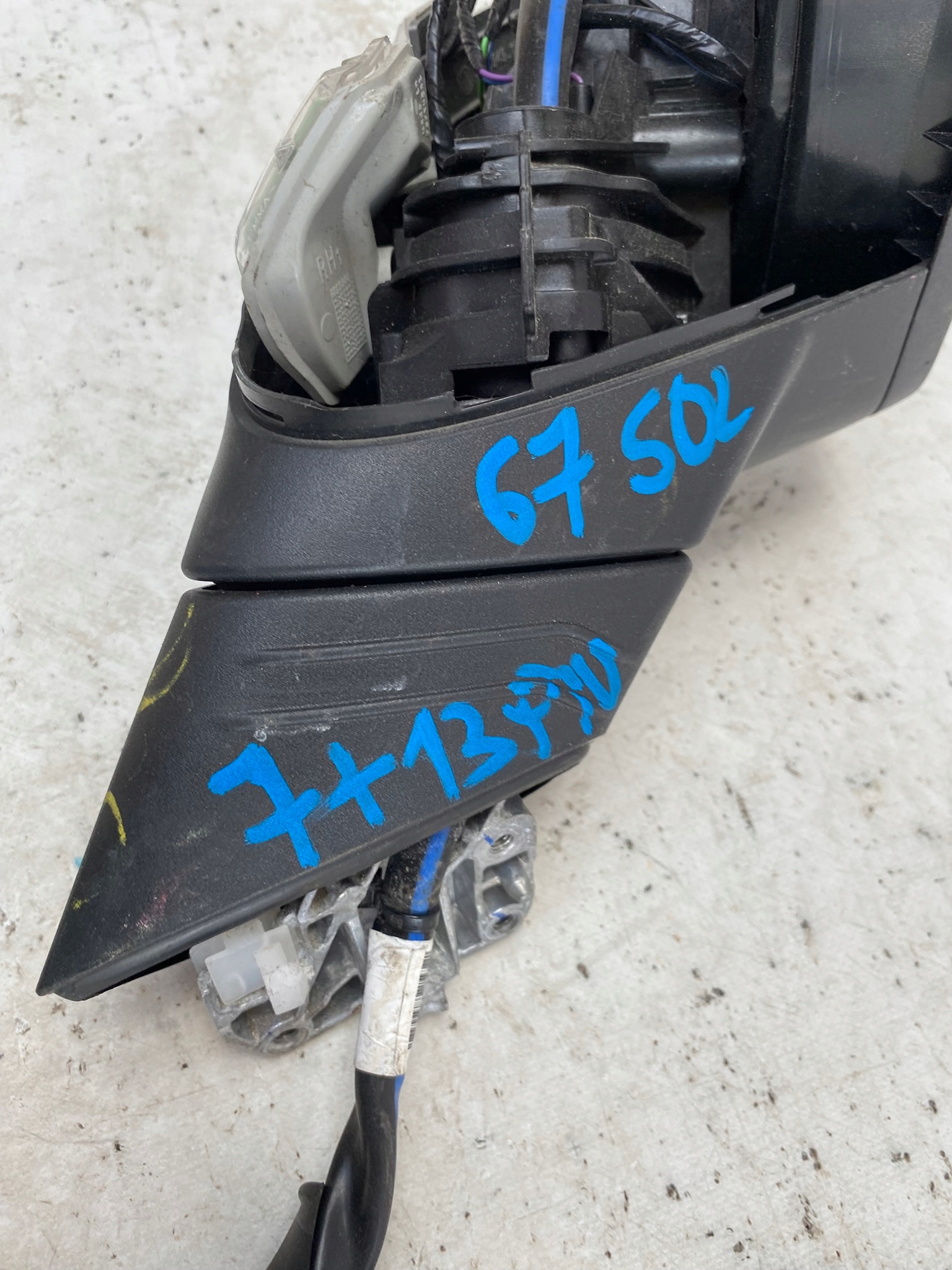 CUPRA BORN 21- mirror right support 7+13 PIN 10F857502J