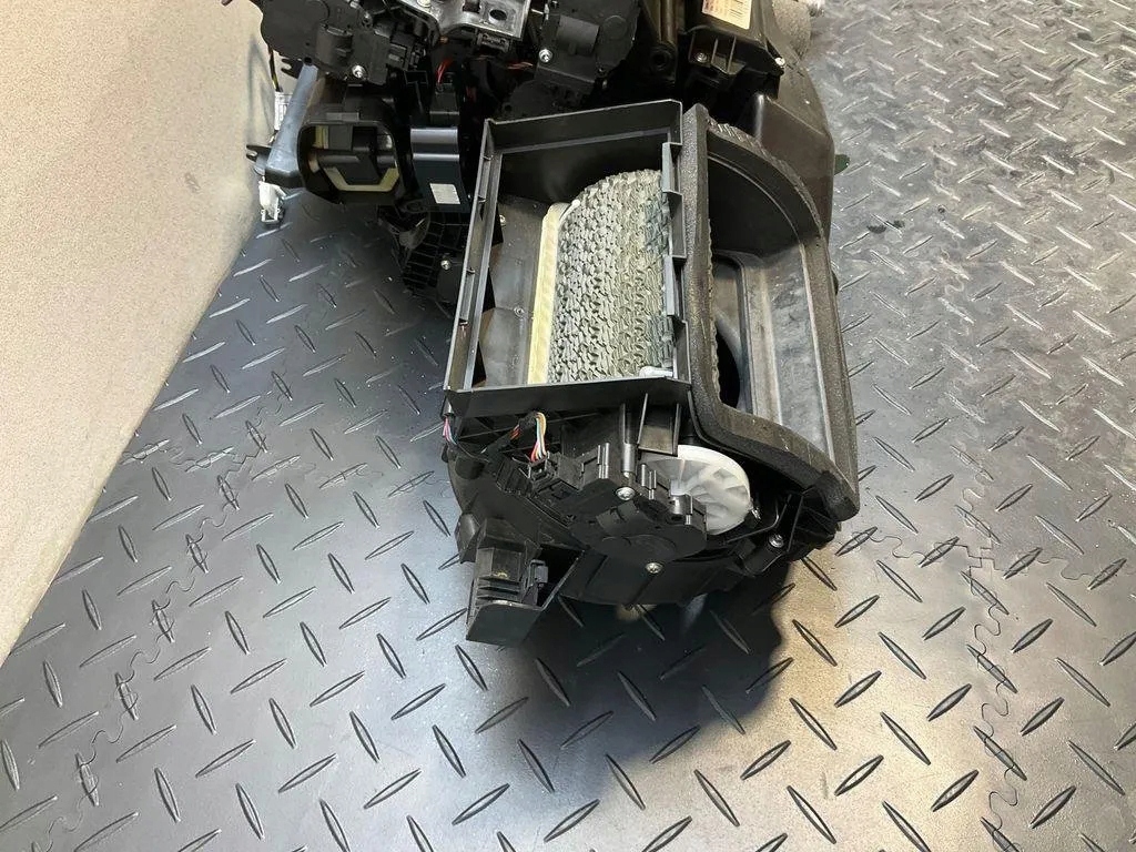 BMW e90 e91 e92 e93 радиатор отопителя отопитель салона 9181171