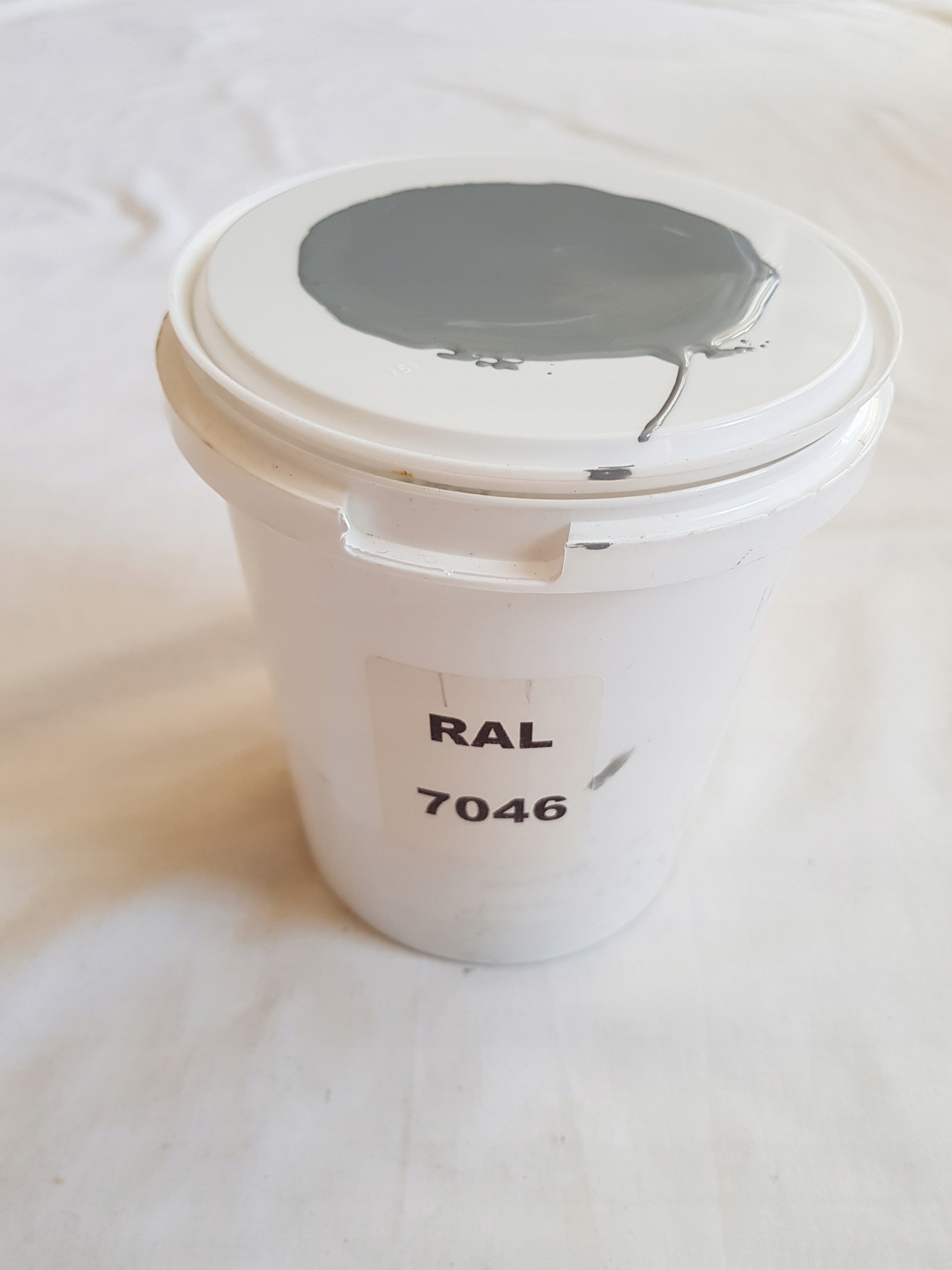 Barvivo pro pryskyřice 600 g Ral 7046