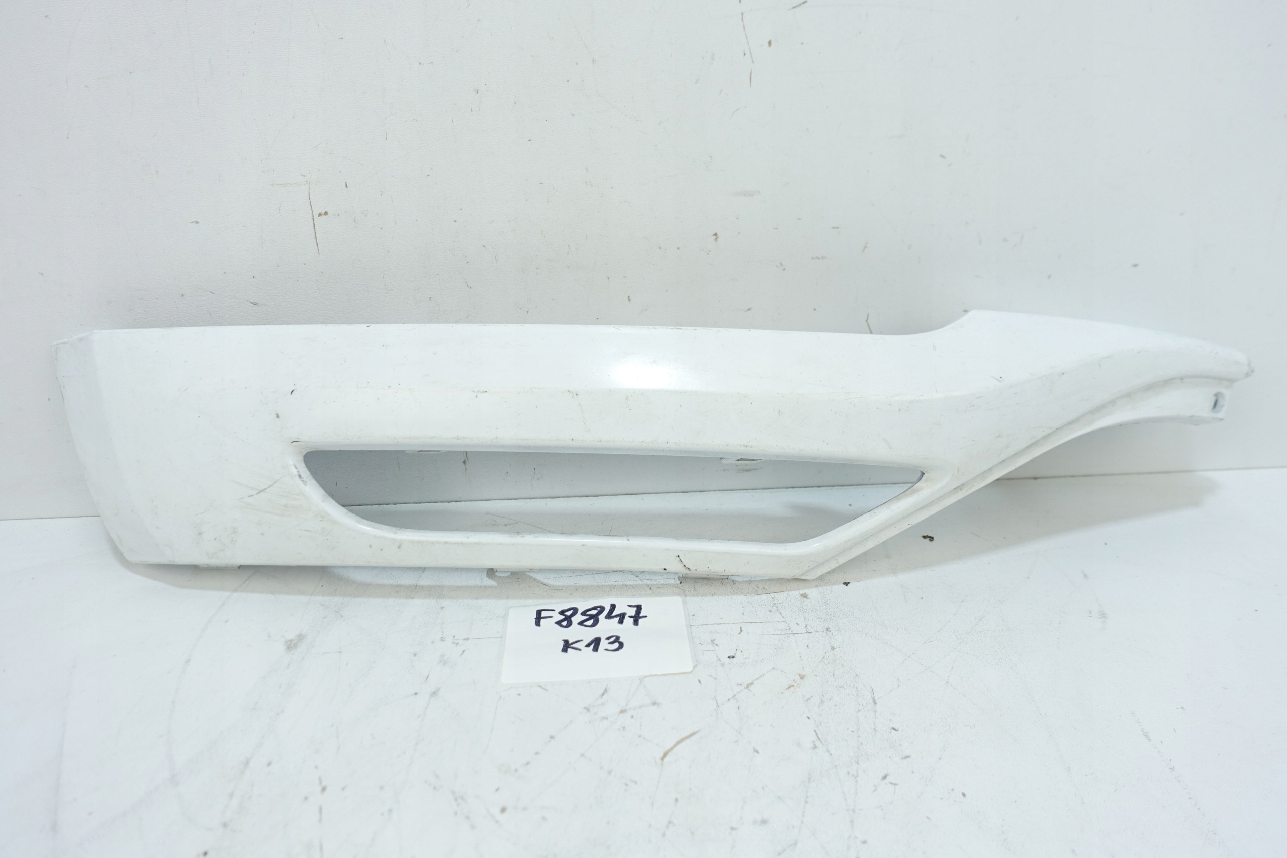 JAGUAR E-PACE X540 SPORT grid cover frame of a bumper right front J9C3-17B8