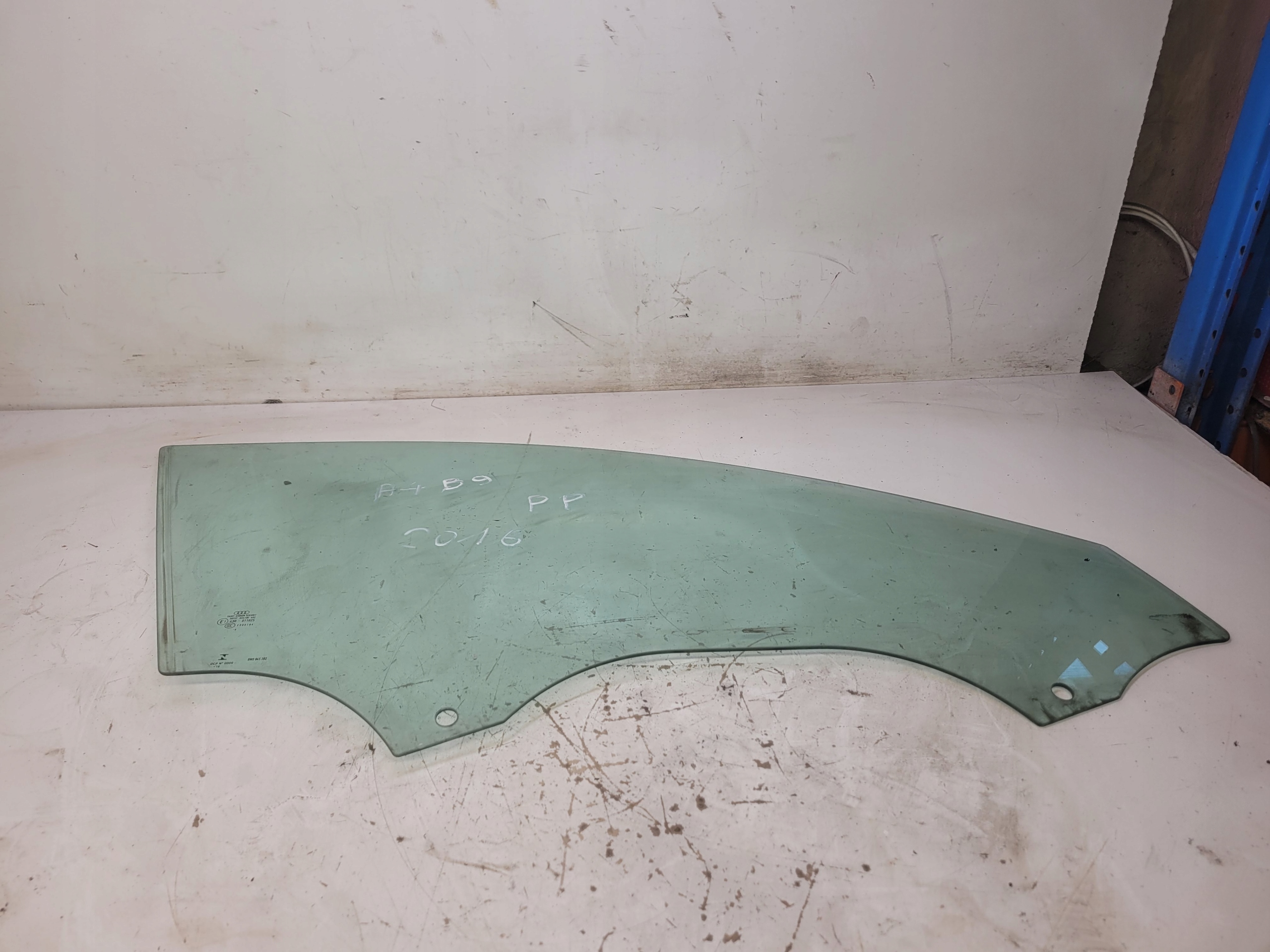 window side door right front AUDI A4 B9 2016R