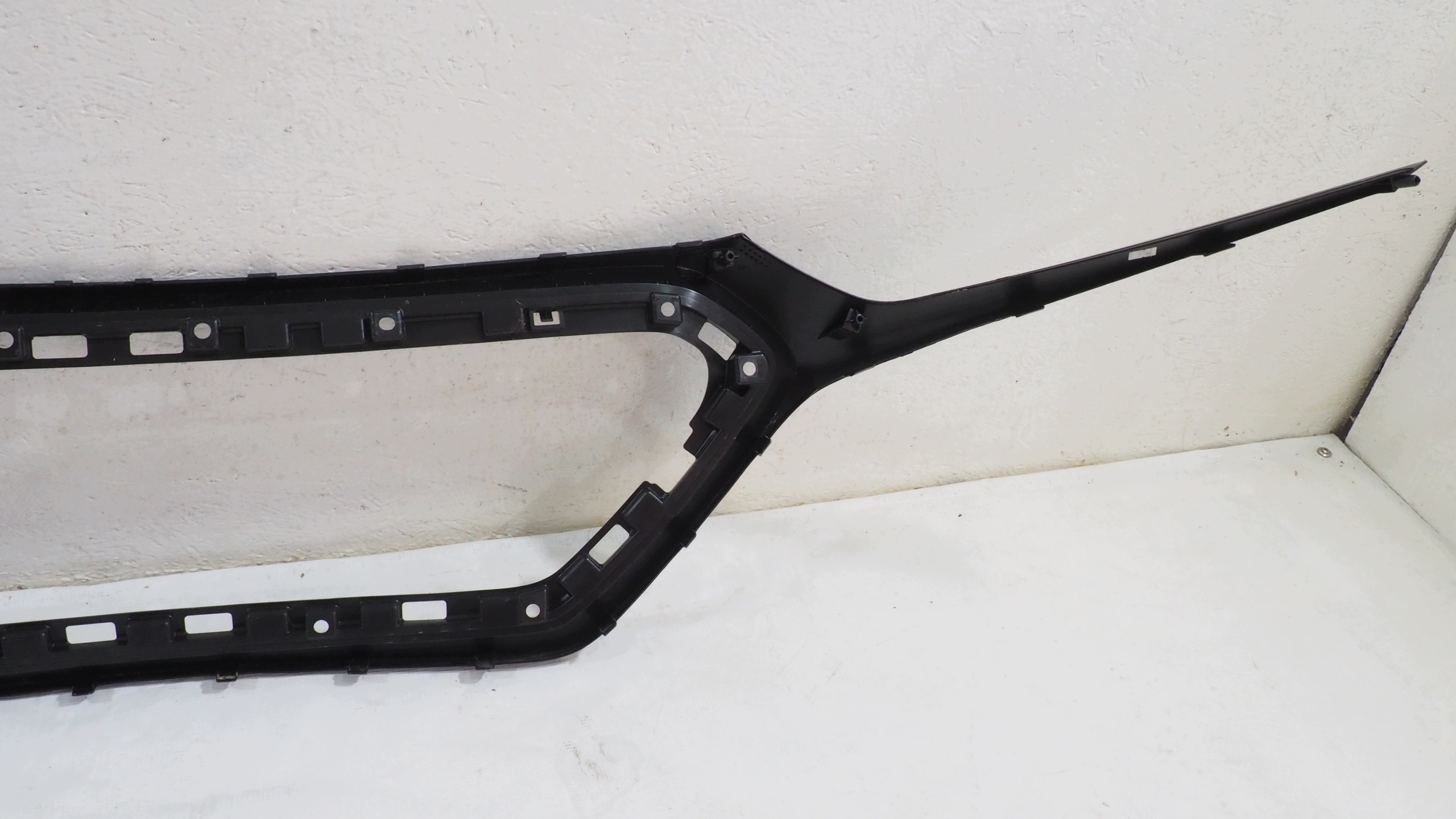 Hyundai Ioniq lift frame grilla 86586-G7500