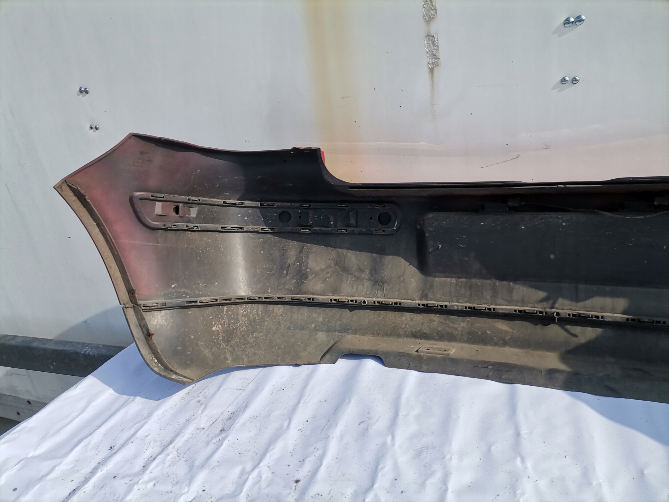 VW GOLF IV lökhárító far hátsó CZERWONY