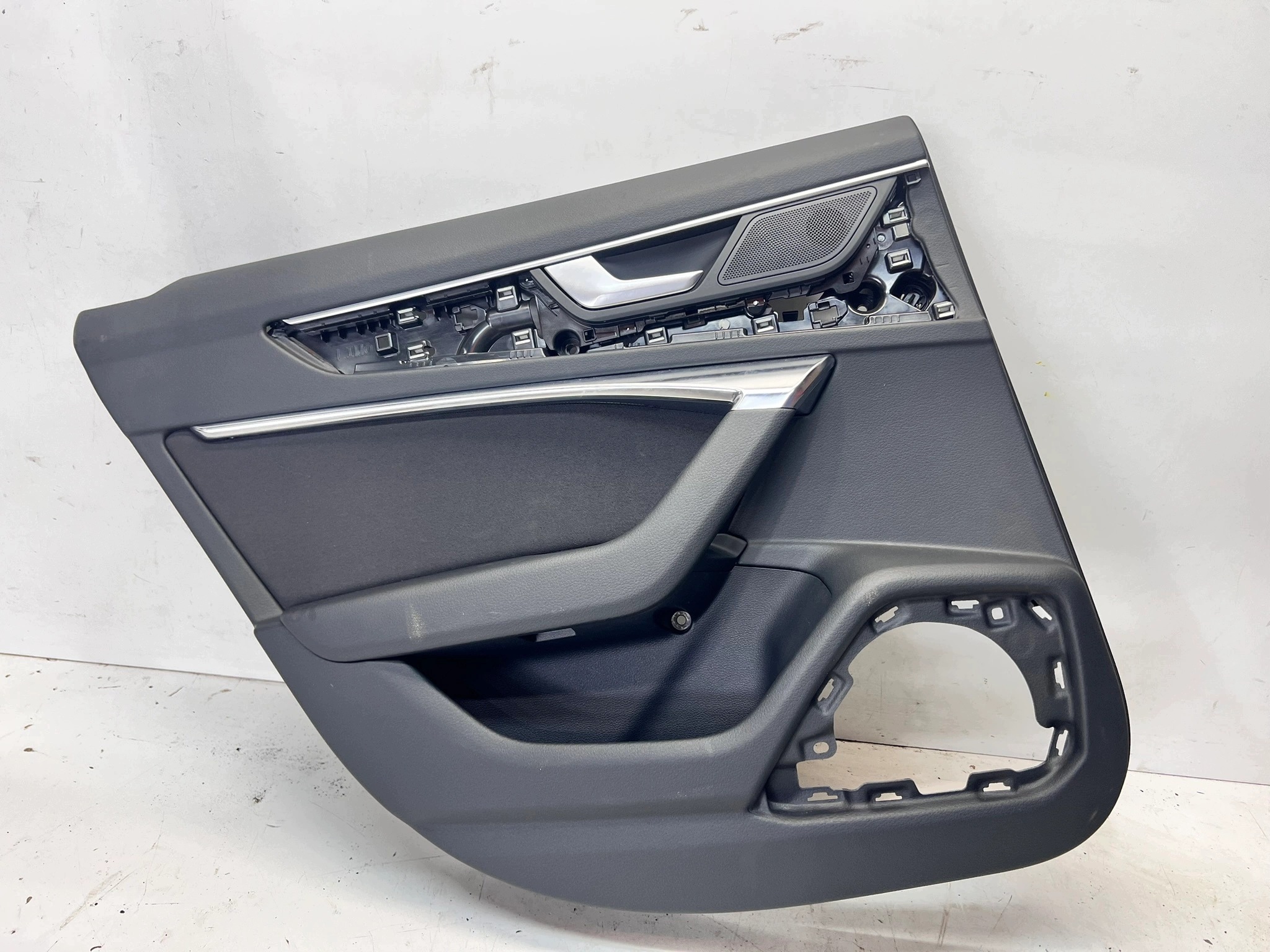 side door left rear part AUDI A6 C8 4K0867305E QQ2