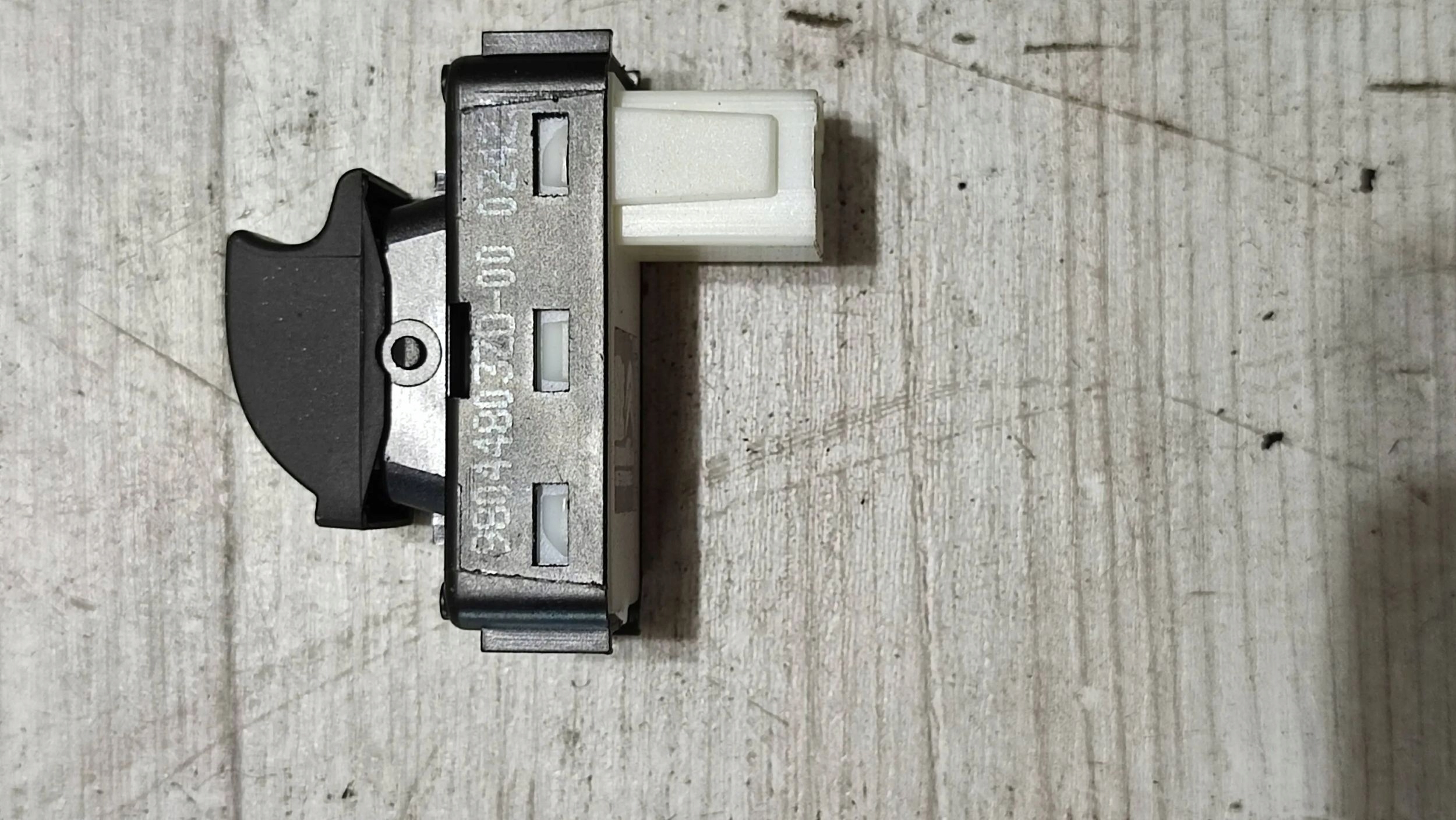 Peugeot 208 II 23r 1.2 window control switch