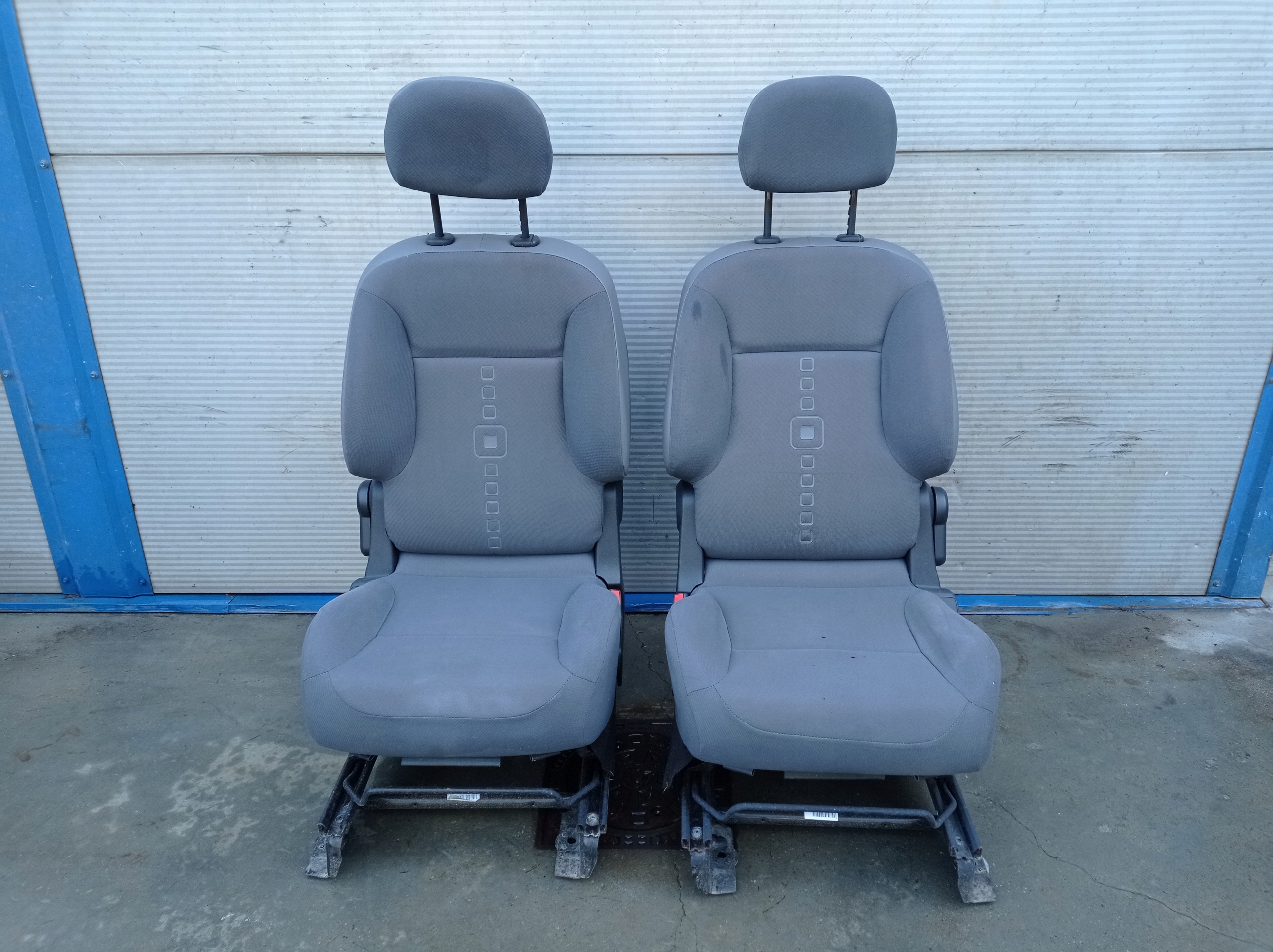 BERLINGO II кресла перед левая правая