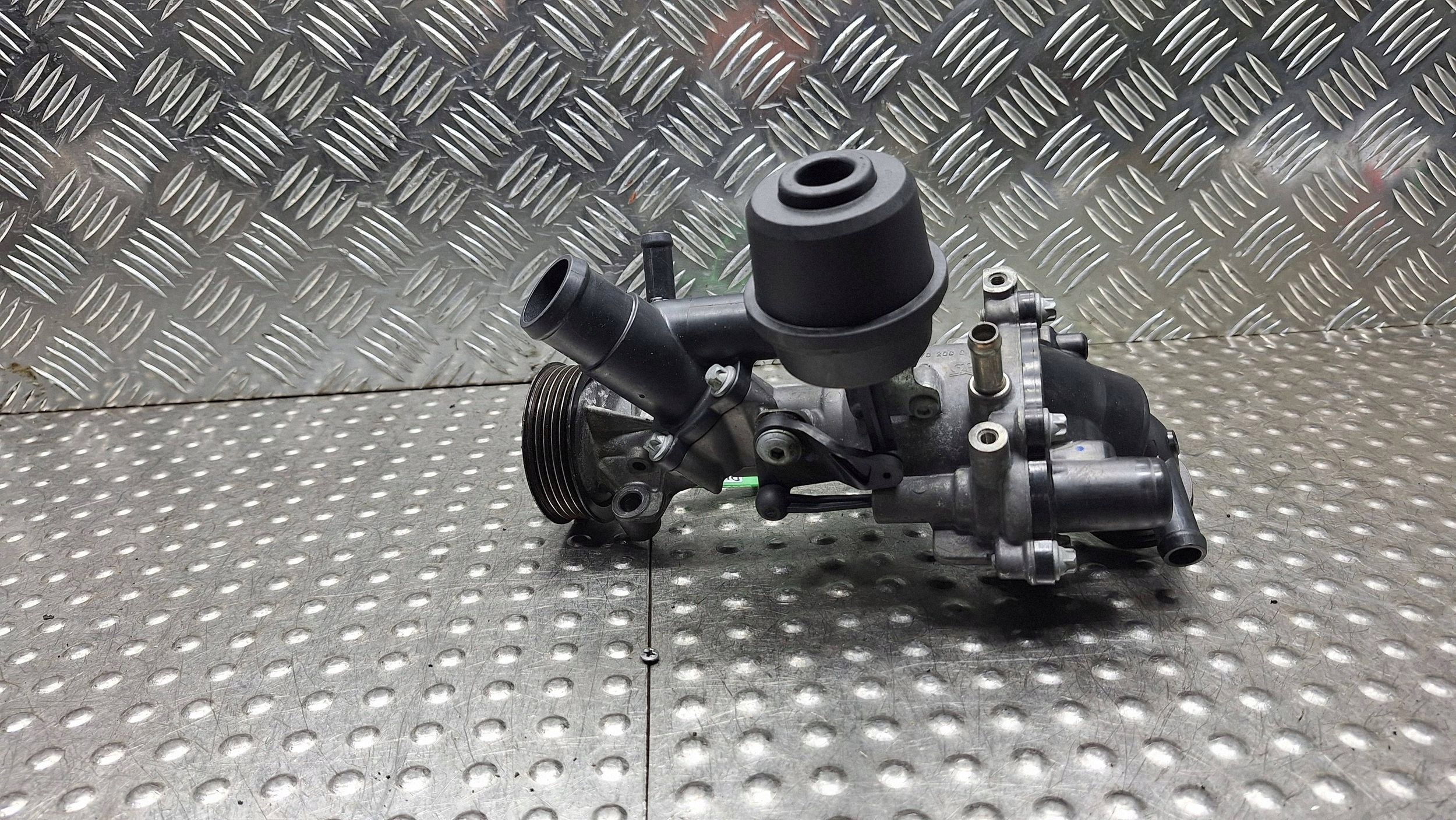 vízpumpa A2702000801 MERCEDES W117 W176 W246 X156 1.6 CGI