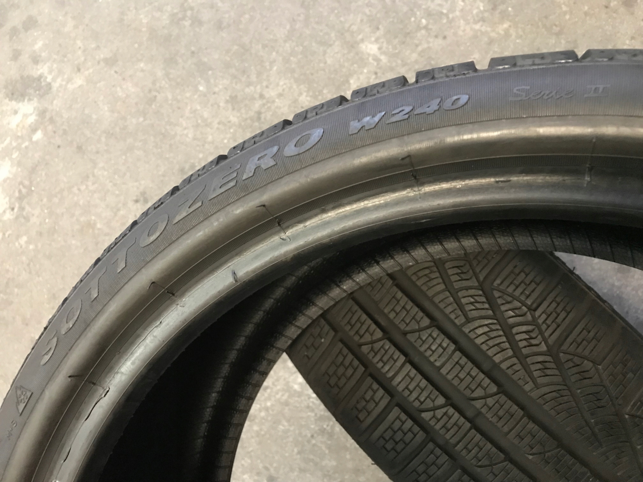 2 tyres winter 235/35R19 Pirelli Sottozero Serie II 7mm