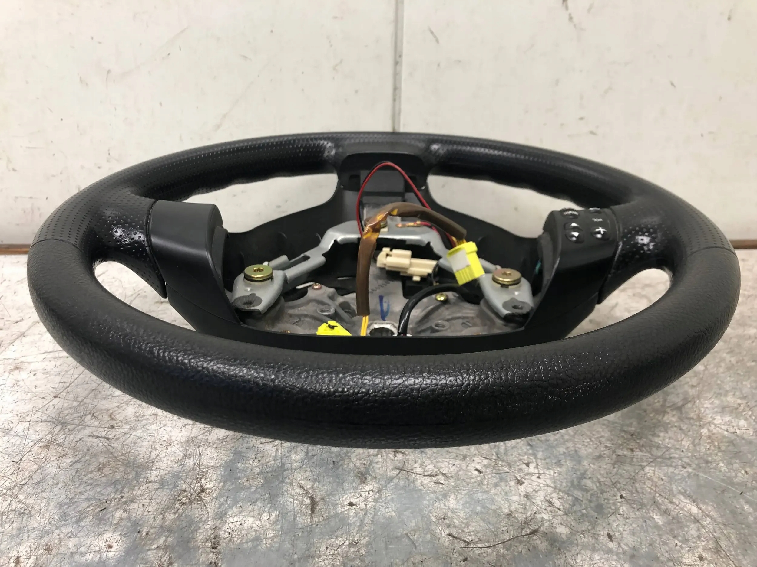 lenkrad PIANKA MULTIFUNKCJA MAZDA 2 DY DG4097