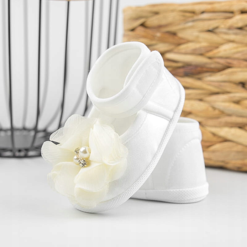 ECRU BUTY NIECHODKI NA ROCZEK WIOSNĘ LATO Z KWIATKIEM TIULOWYM ROZMIAR 12 Marka Inna marka