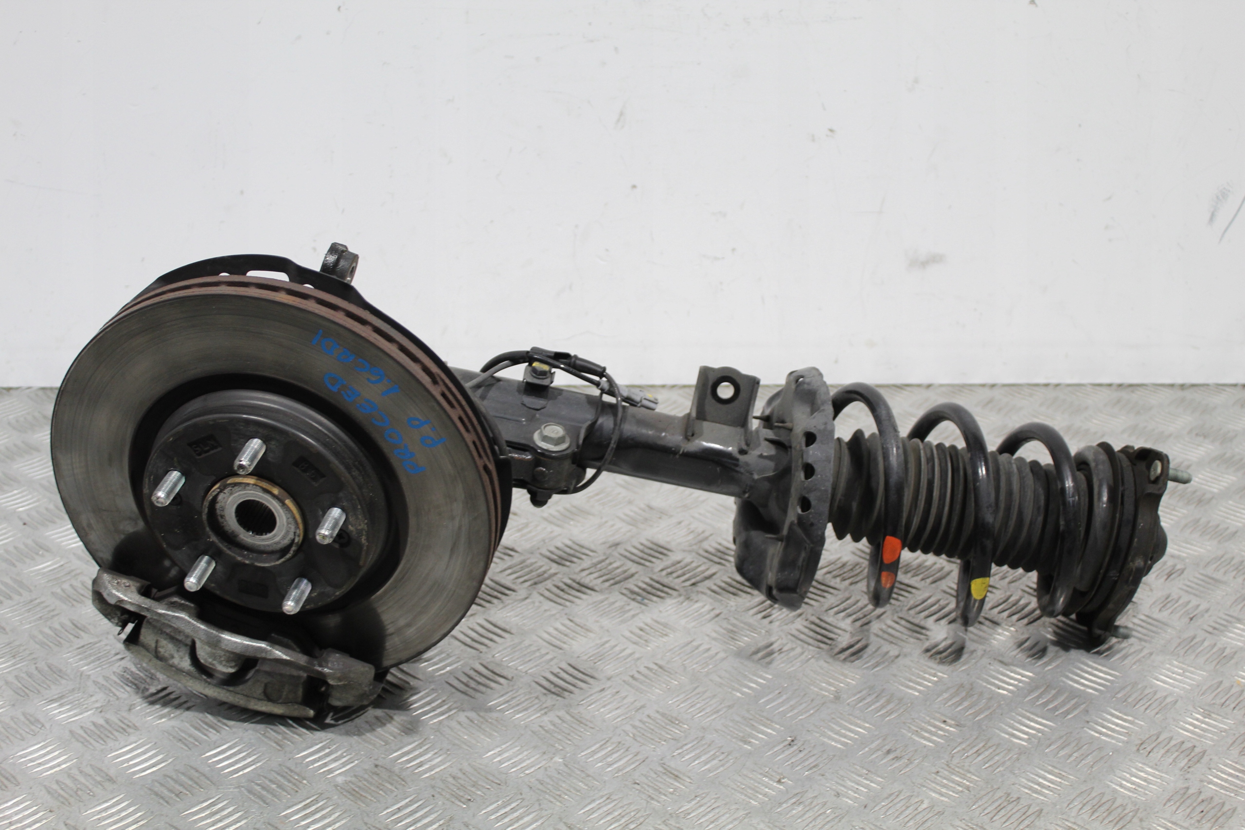 ПЕРЕДНІЙ ПРАВИЙ КРОСОВЕР KIA PROCEED PRO CEED III 3