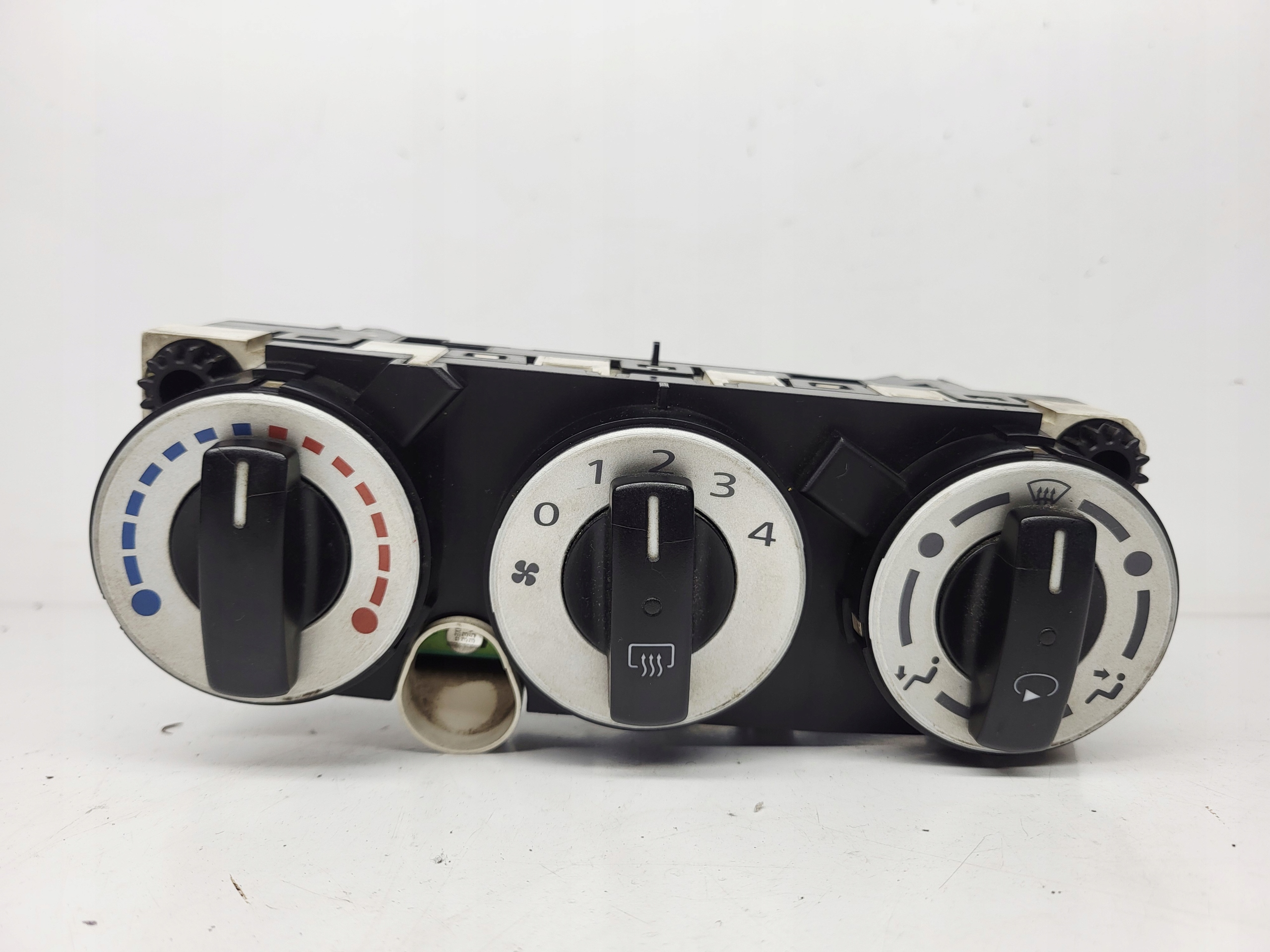 Panel Bouches buses Mitsubishi COLT VI P7820A257E europa