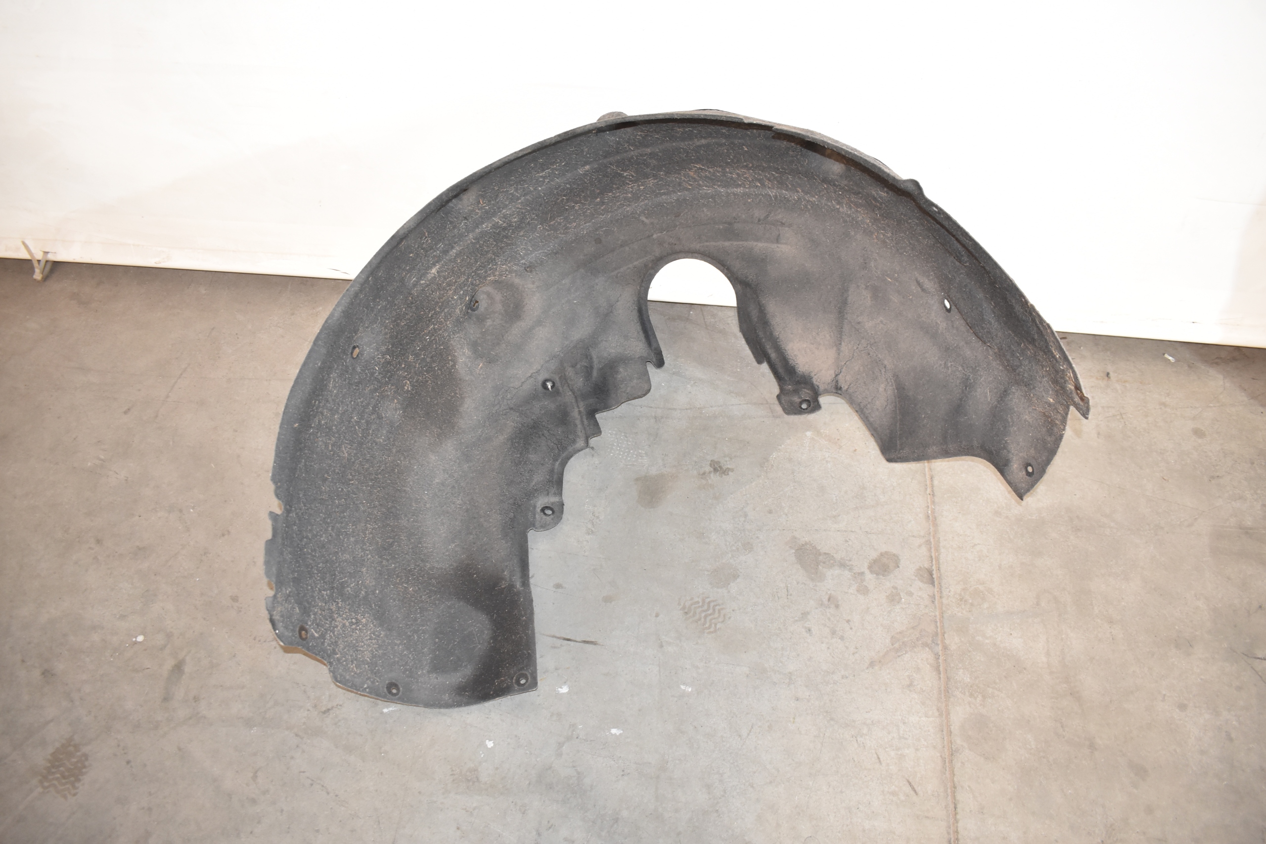 IDEALNE mudguard rear. rear part left BMW G70 1