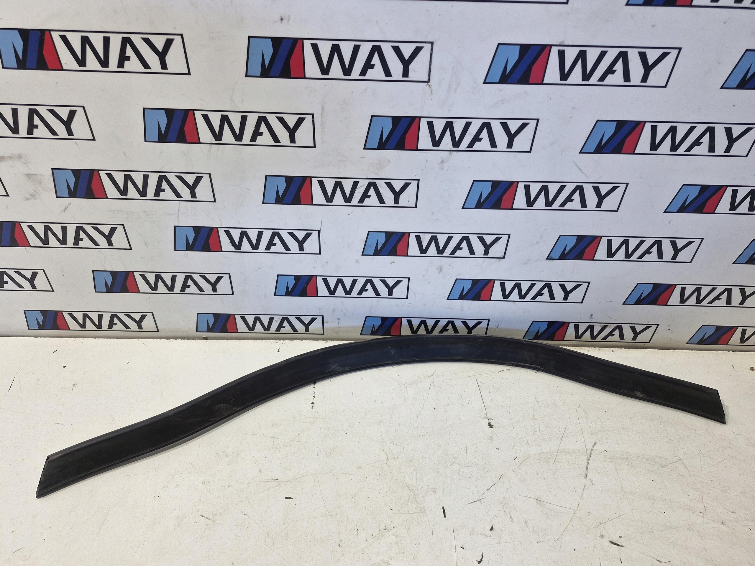 2990366 BMW X1 E84 gasket bonnets under the window rear