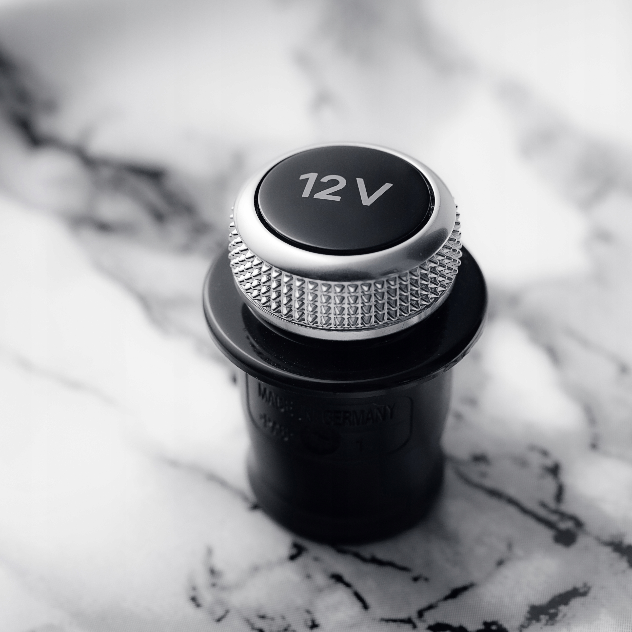 ZAŚLEPKA ZATYCZKA ATRAPA GNIAZDA ZAPALNICZKI DO VW AUDI 12V Producent części Audi OE