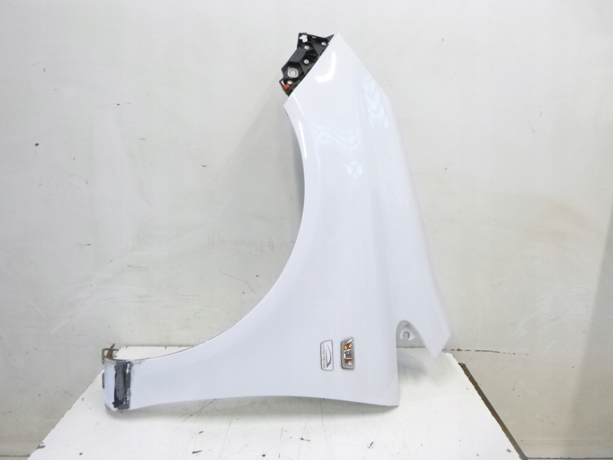 fender left Opel Corsa D 2009r. 3d