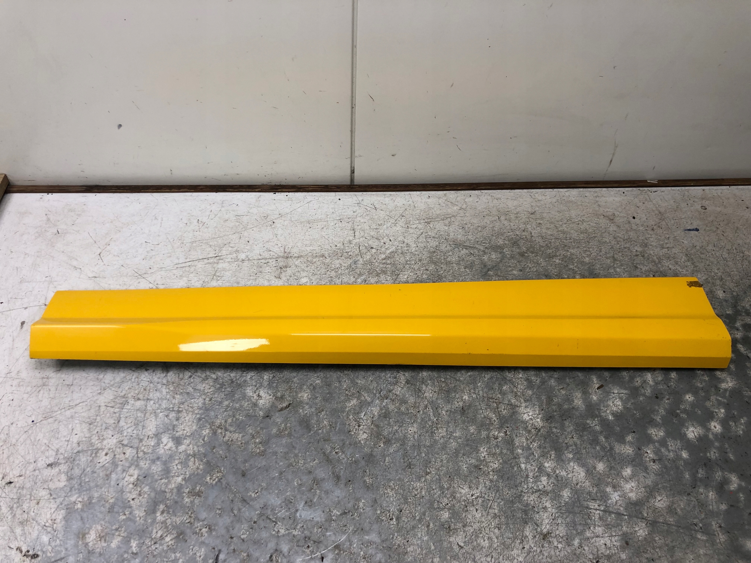 moulding door left front AUDI Q2 81A853959B