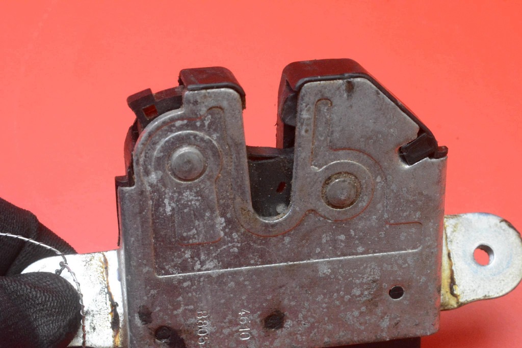 lock bonnet rear part boot 13317445 OPEL MERIVA B 10-14