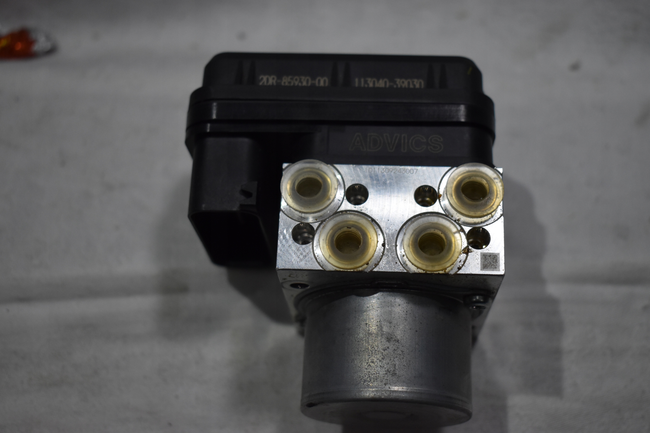 2DR-85930-00 - YAMAHA MT09 FJ09 TRACER ABS НАСОС