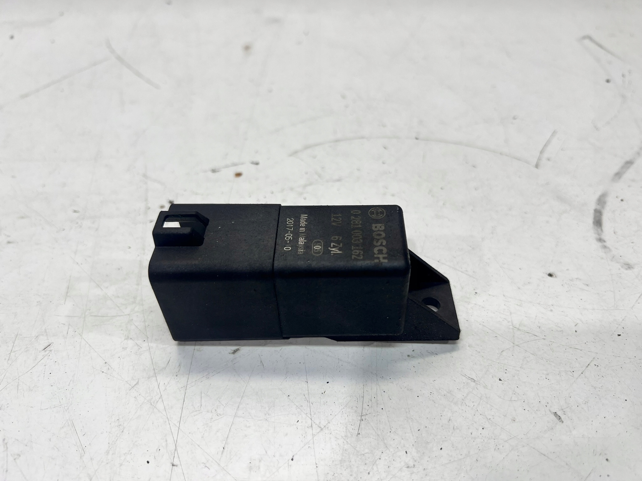 relay plugs ZAROWYCH AUDI VW SEAT 4M0907282F