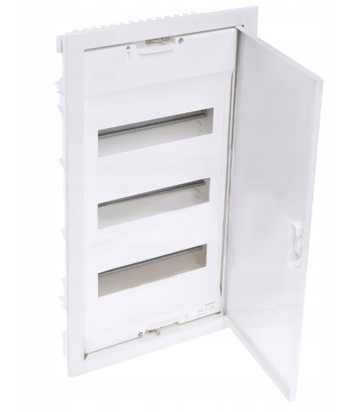 Podomietkový rozvádzač Legrand Rwn 3x12 602433, kovové dvere