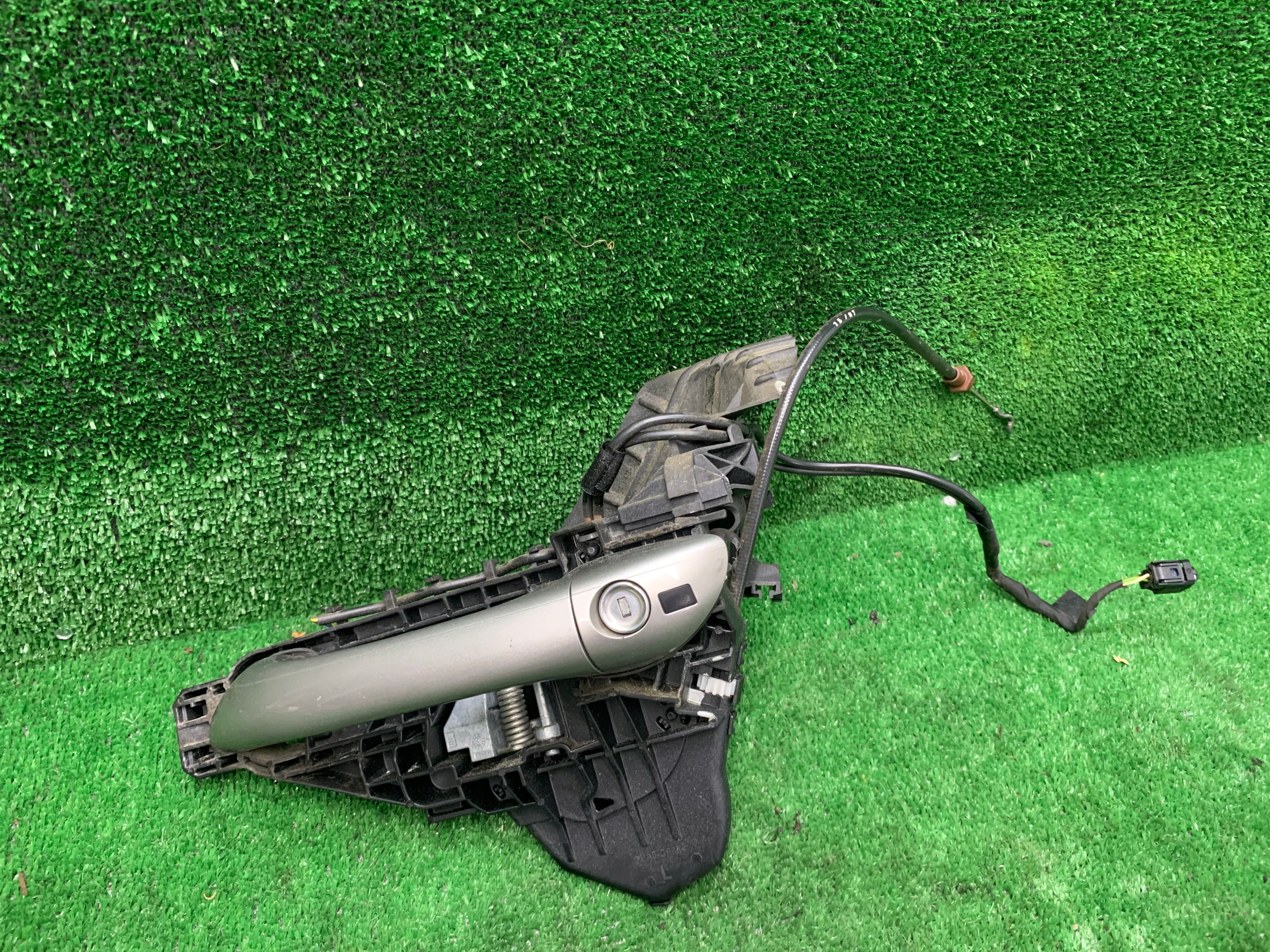 KLAMKA LEWA PRZÓD PRZEDNIA 197 A1647600934 MERCEDES ML W164
