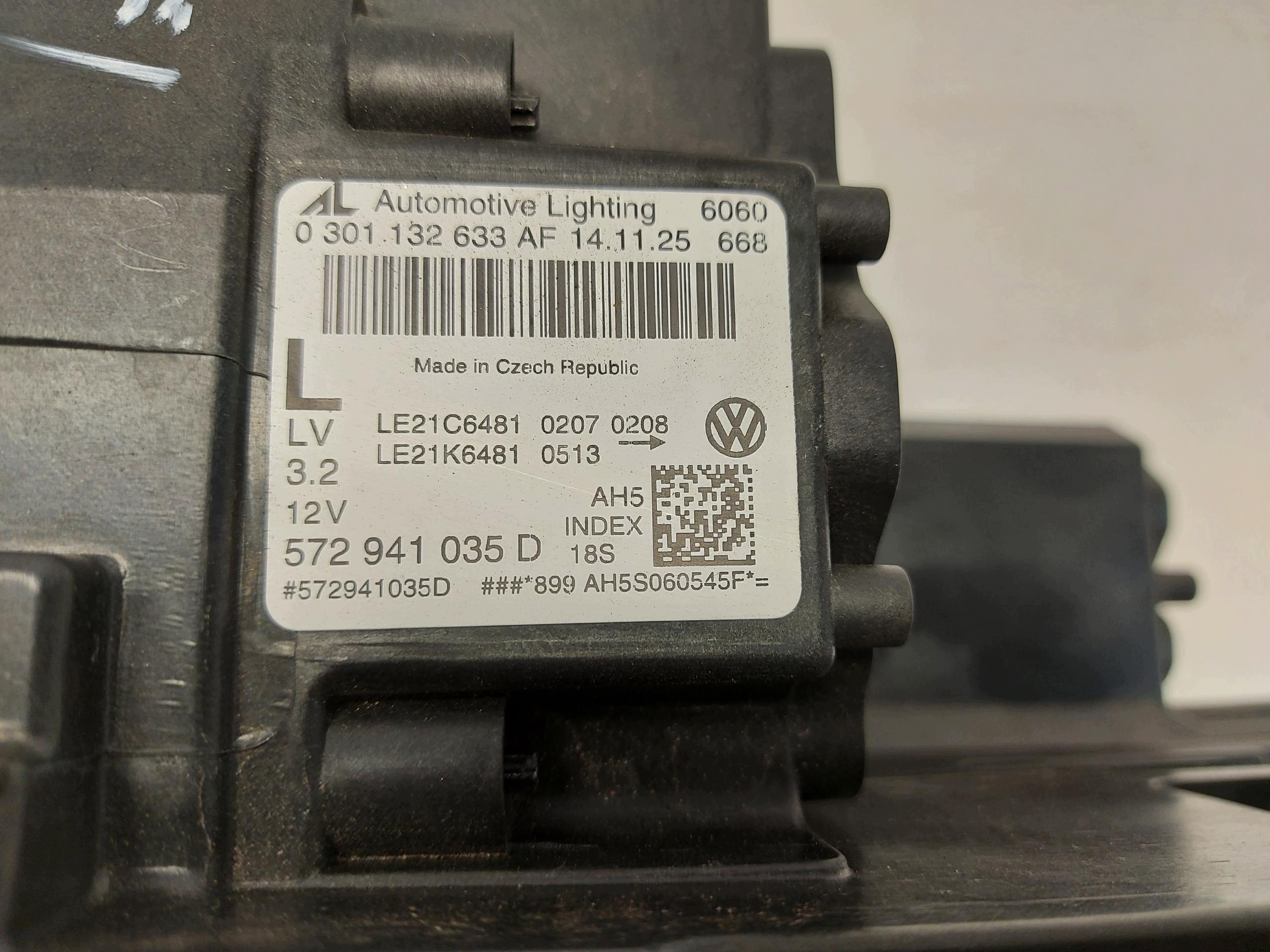 VW Tiguan III 571 2025r. light left front 572941035D RHD
