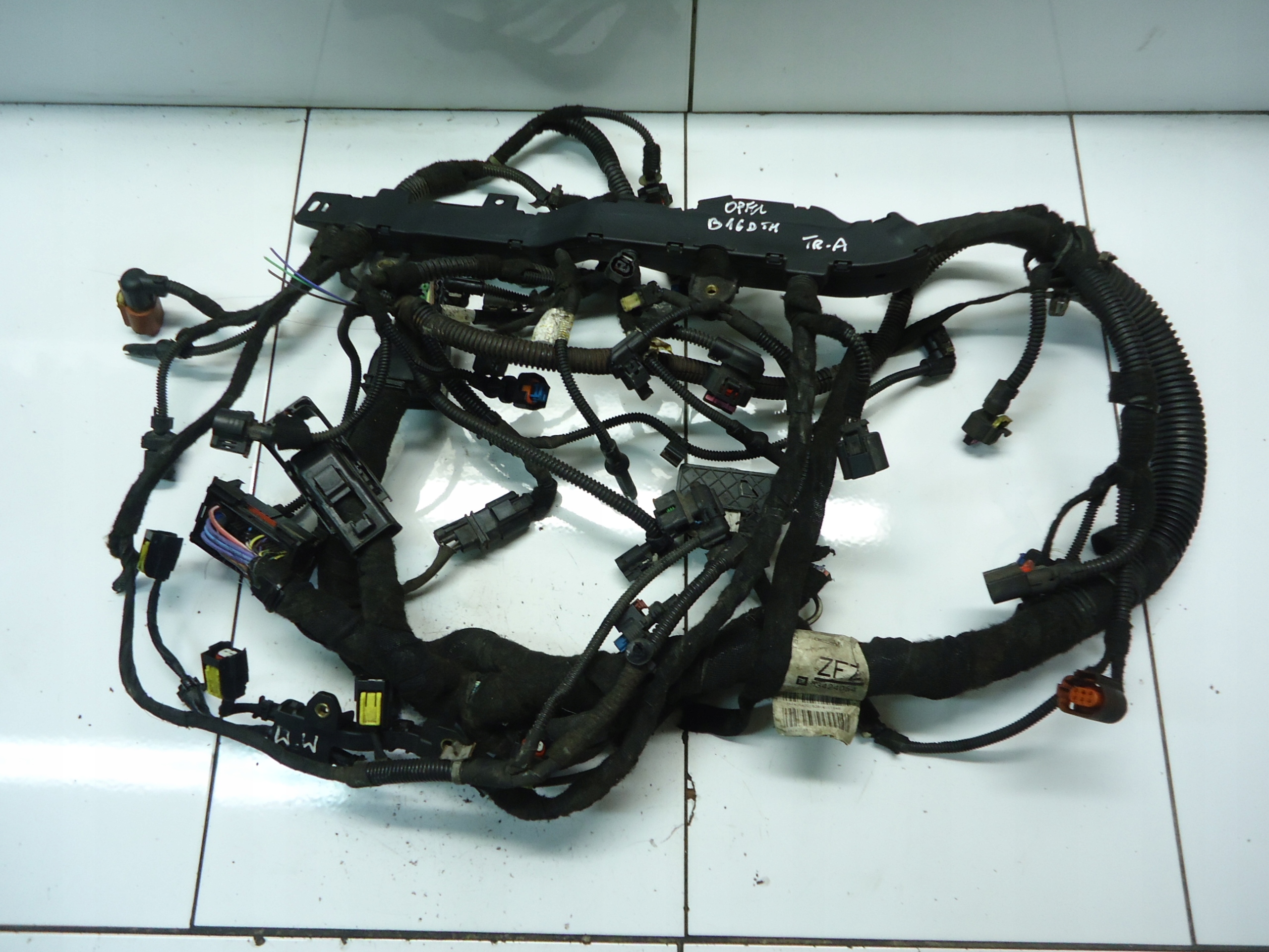 OPEL ASTRA MOKKA 1.6CDTI B16DTH bundle motor wiring 13424054