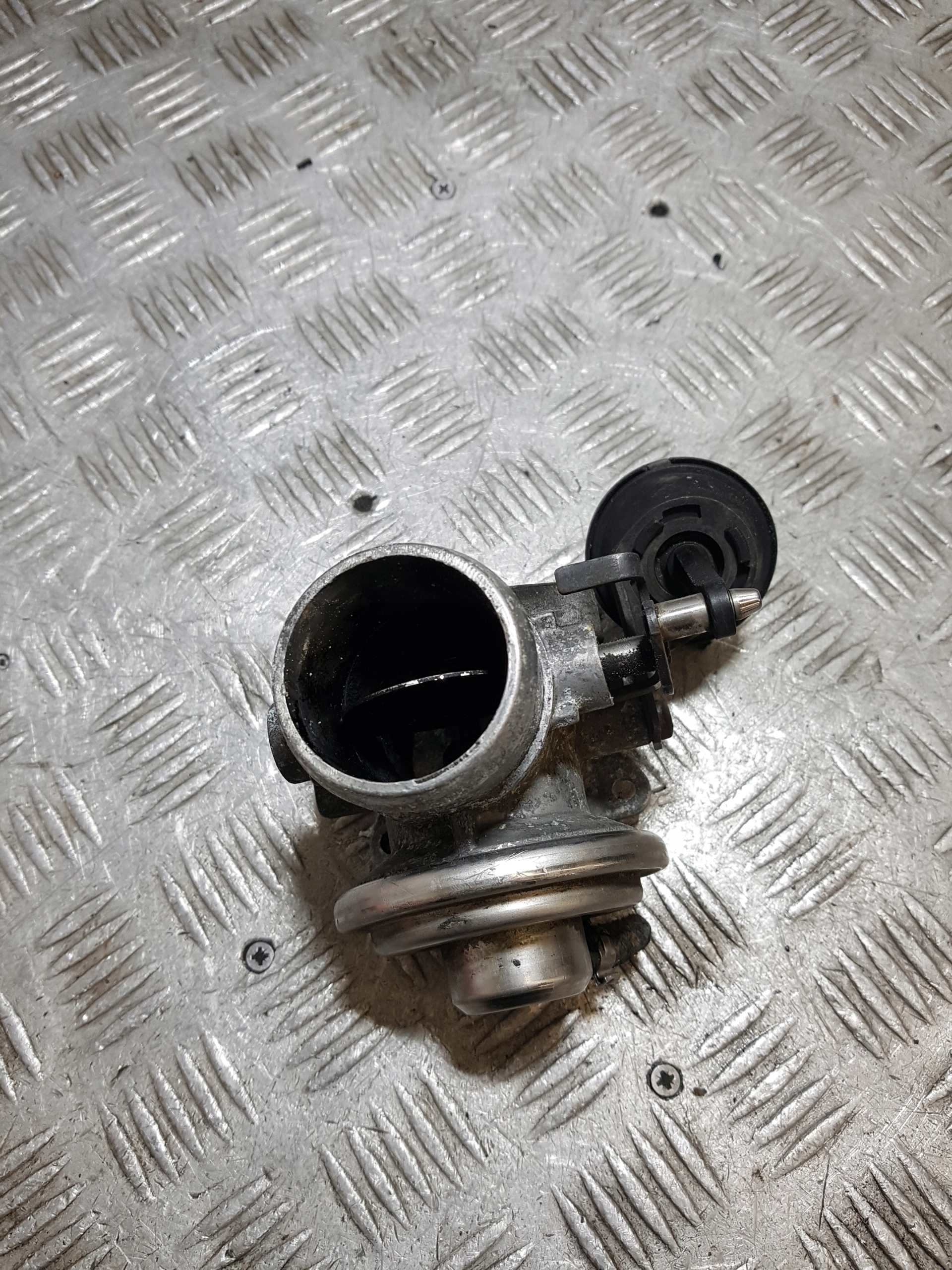 EGR valve VOLKSWAGEN GOLF 4 038131501E