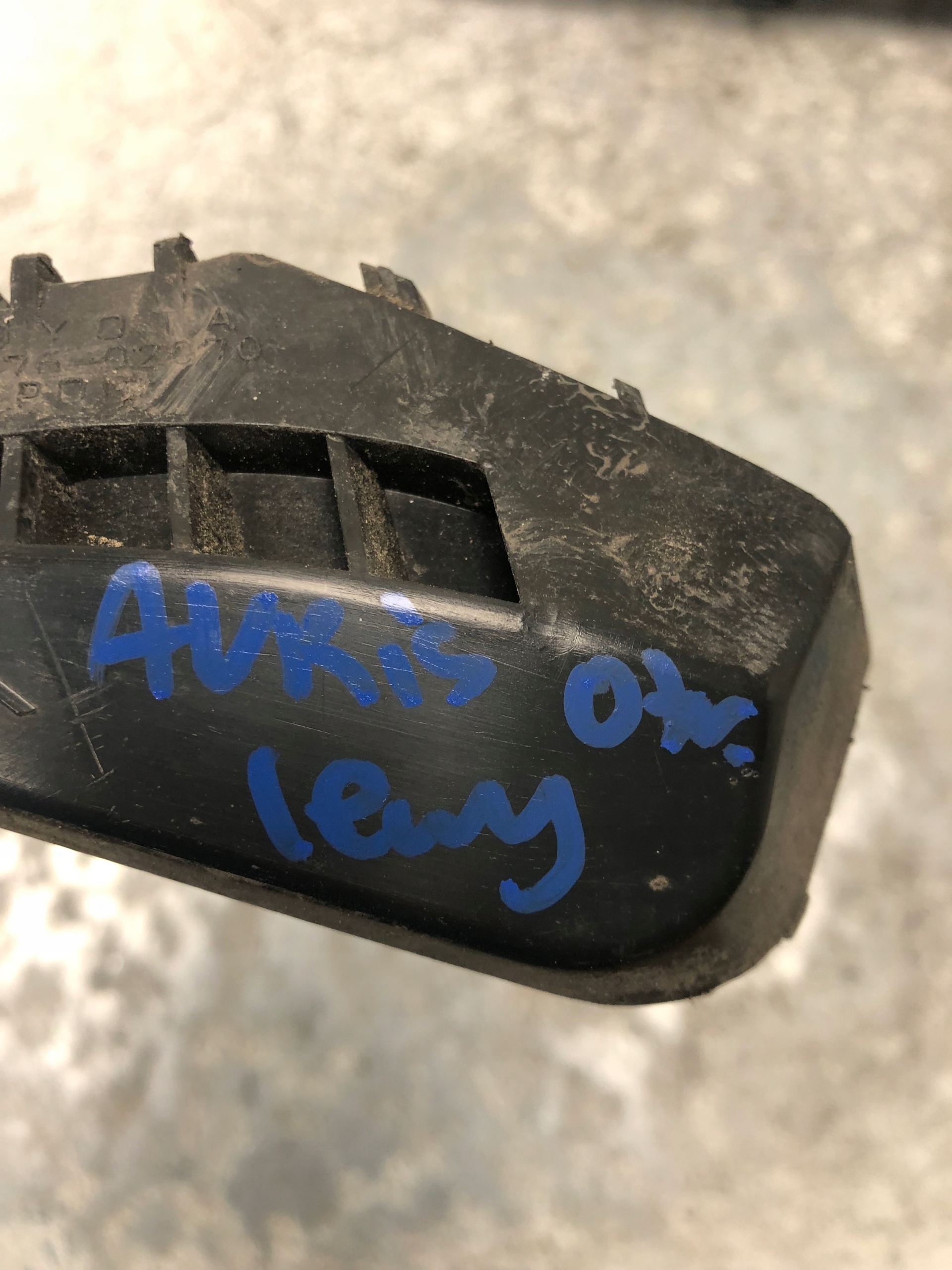 bumper bracket left rear part TOYOTA AURIS and 52576-02070