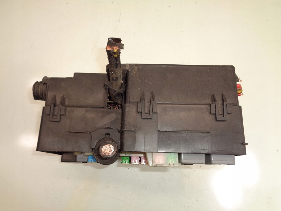 SKRZYNKA BEZPIECZNIKOW FORD FOCUS MK3 1 5TDCI 15R Version European