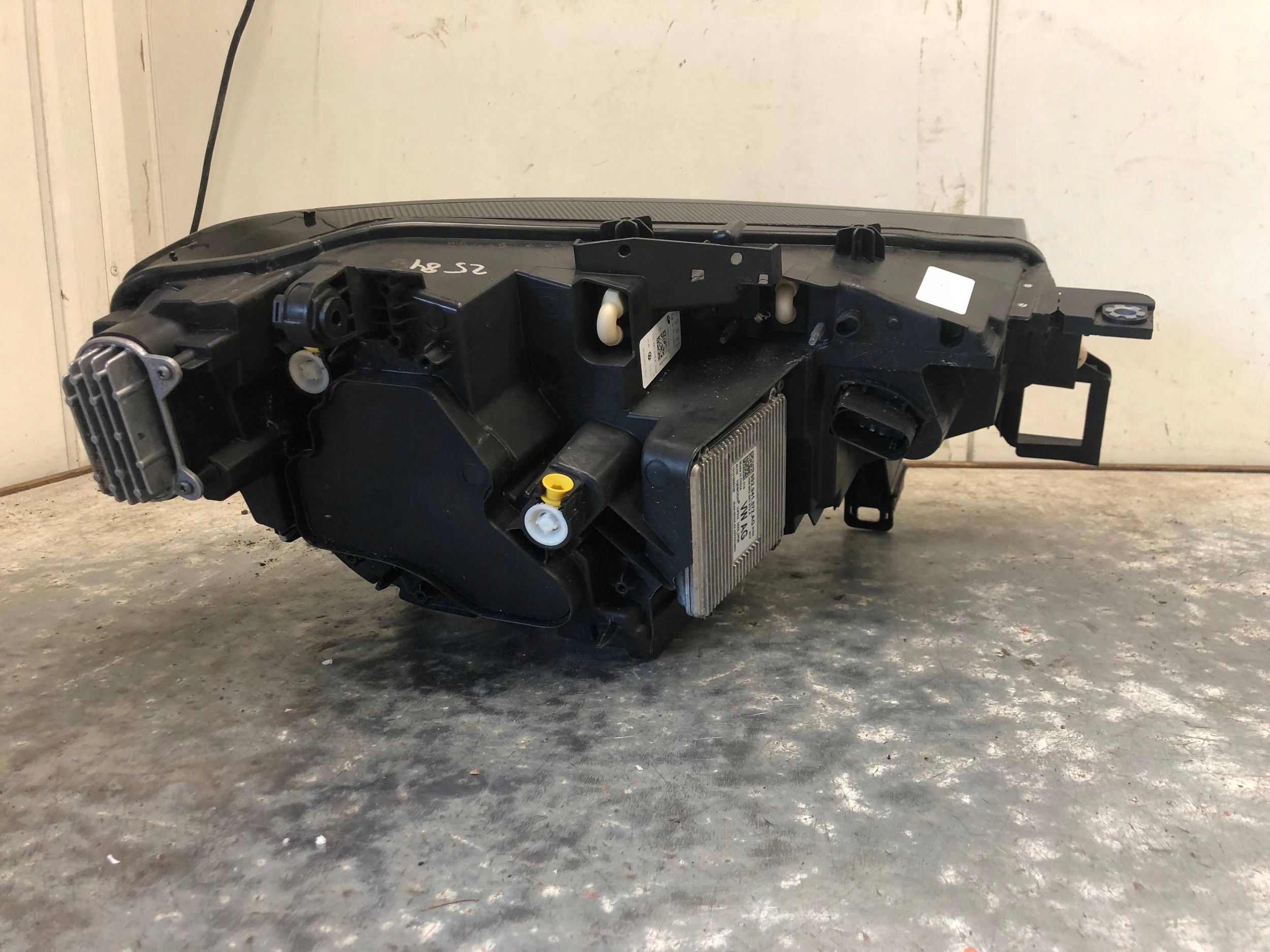 light left front IQ LIGHT VW ID4 ID.4 11C941035K 992941572AG