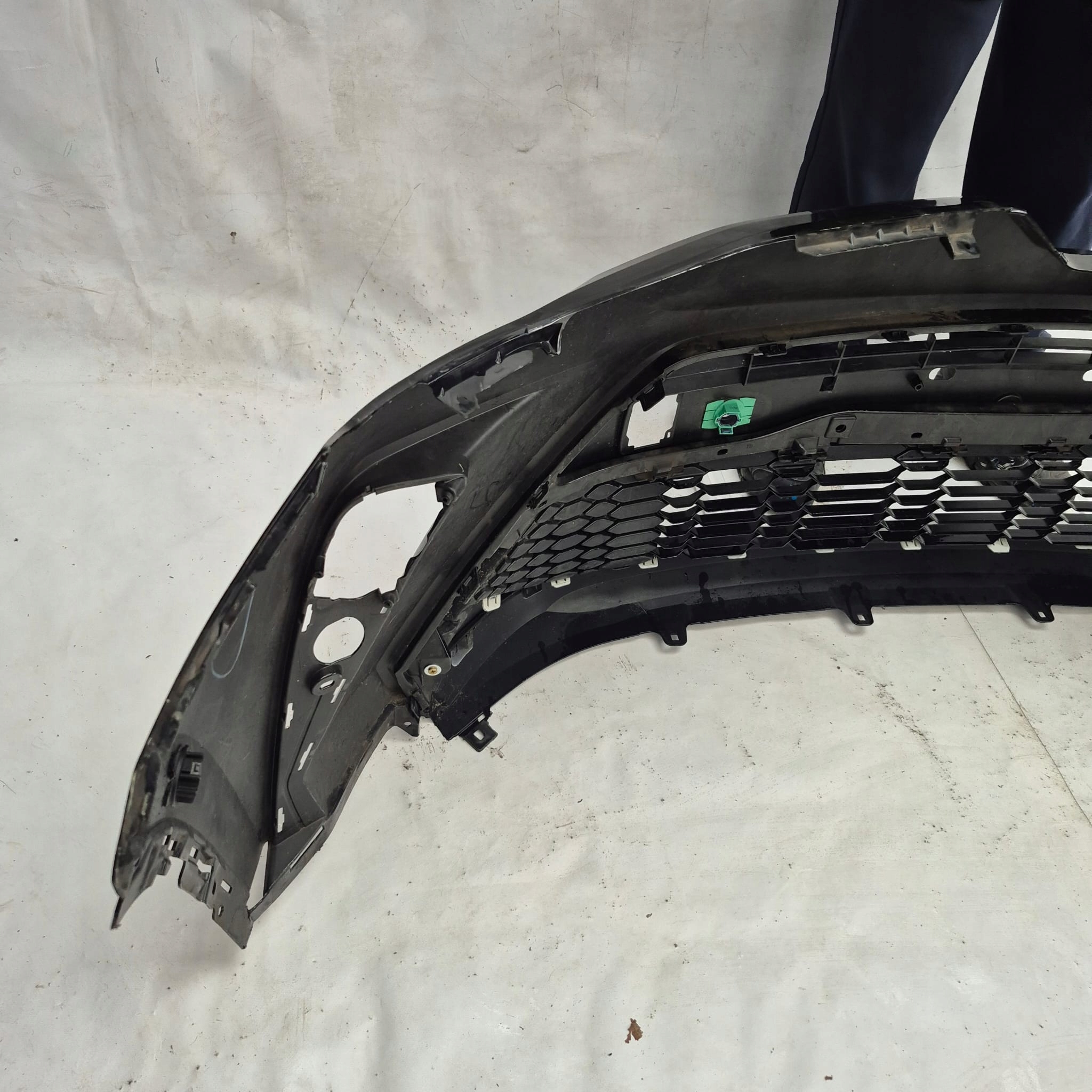 TOYOTA C-HR and 1 LIFT 19-23 bumper front front PDC