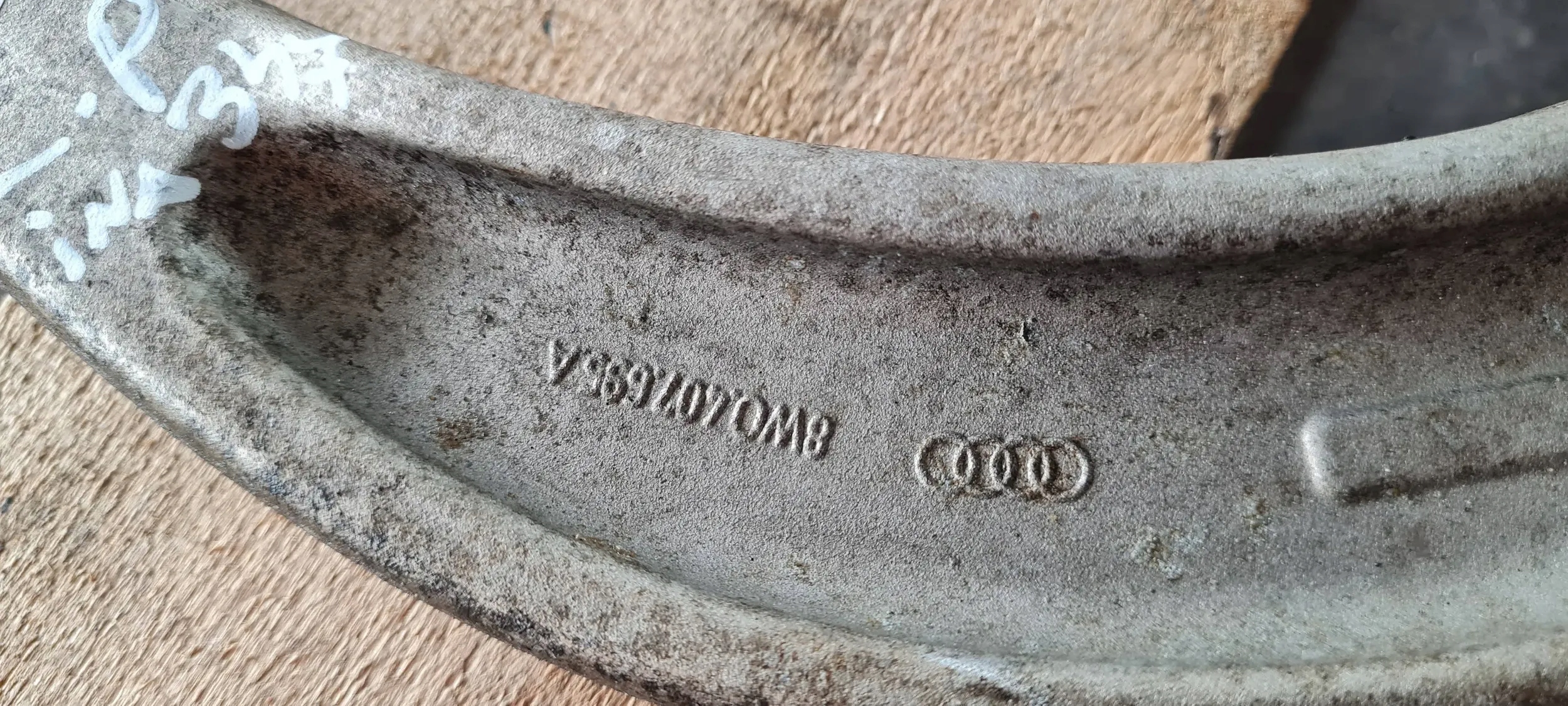 A5 8W QUERLENKER LINKS VORNE 8W0407693A A4 B9 8W