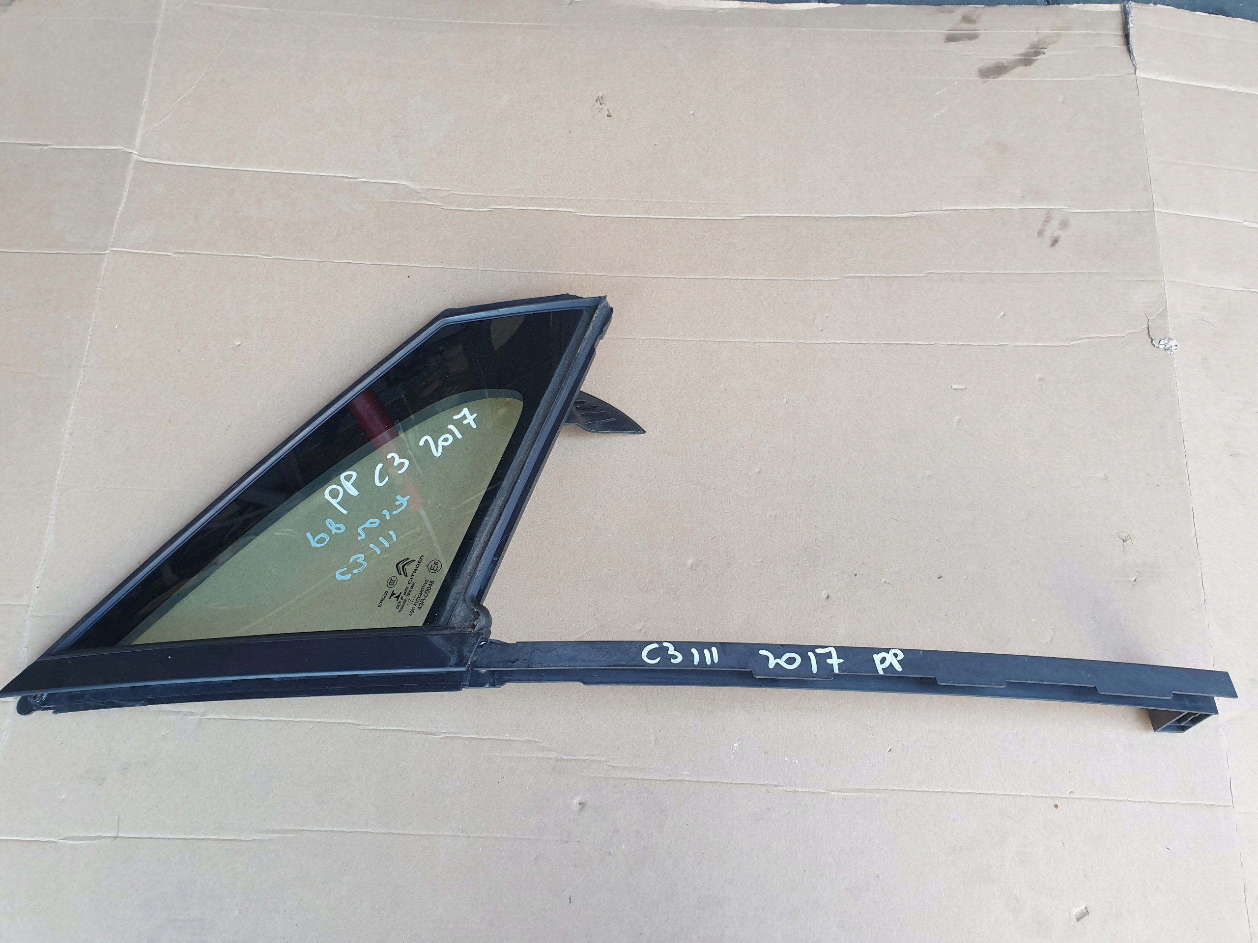 window DO door right TROJKAT CITROEN C3 III 2016- 9813154780