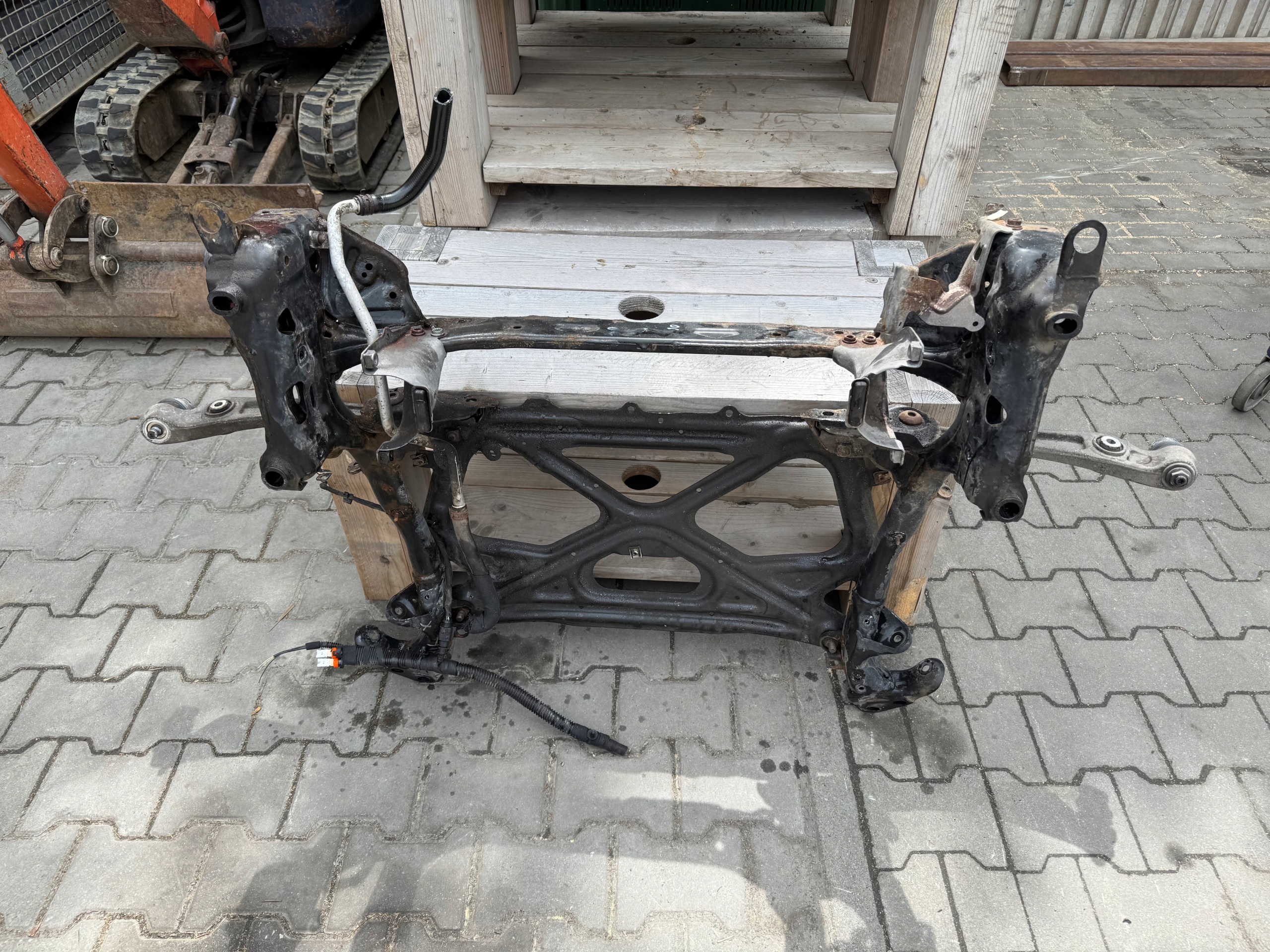 AUDI A6 C7 subframe TRAWERSA front axle beam