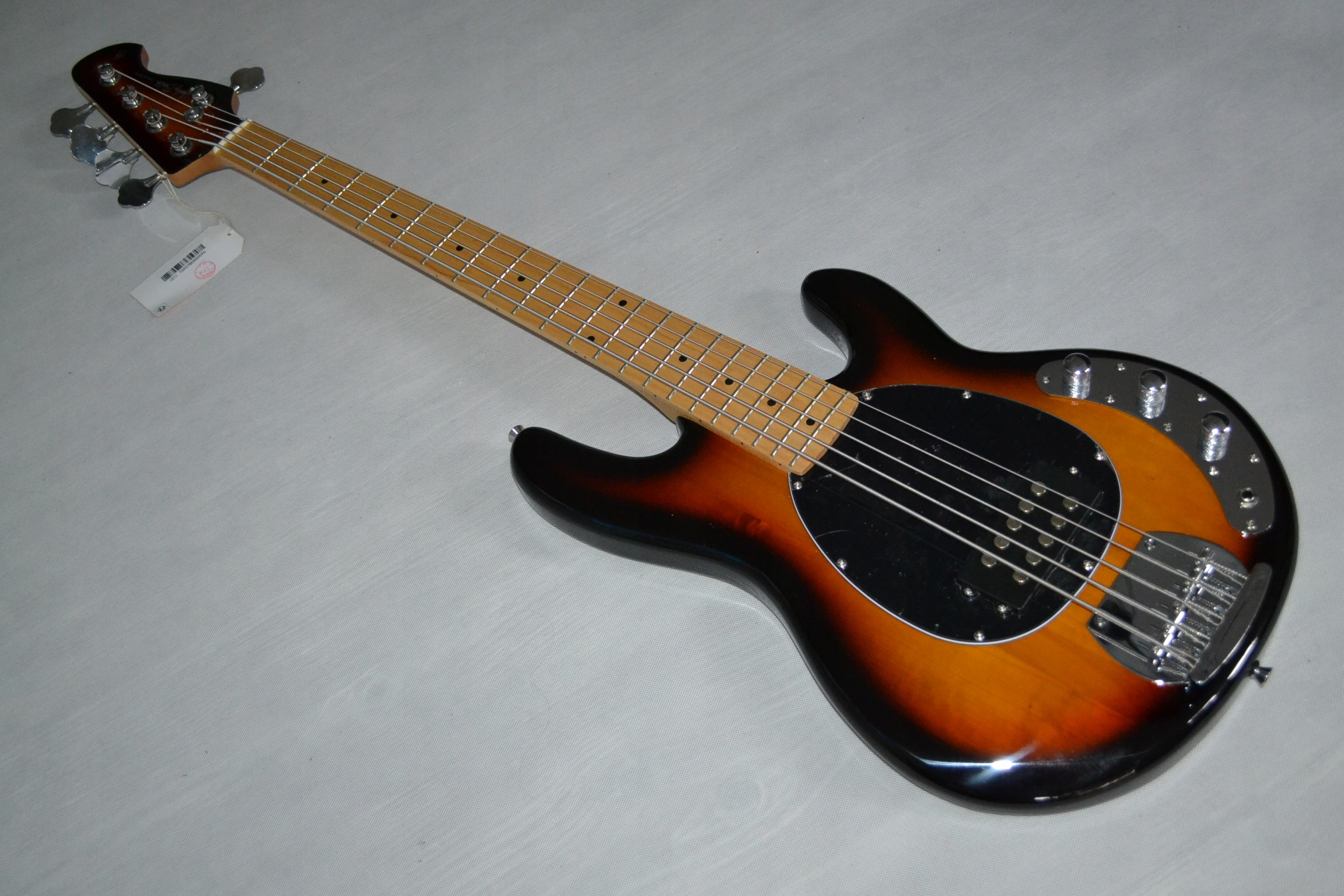 BAS Z HUMBUCKEREM W STYLU MM USTAWIONY LUTNICZO Wersja Praworęczna