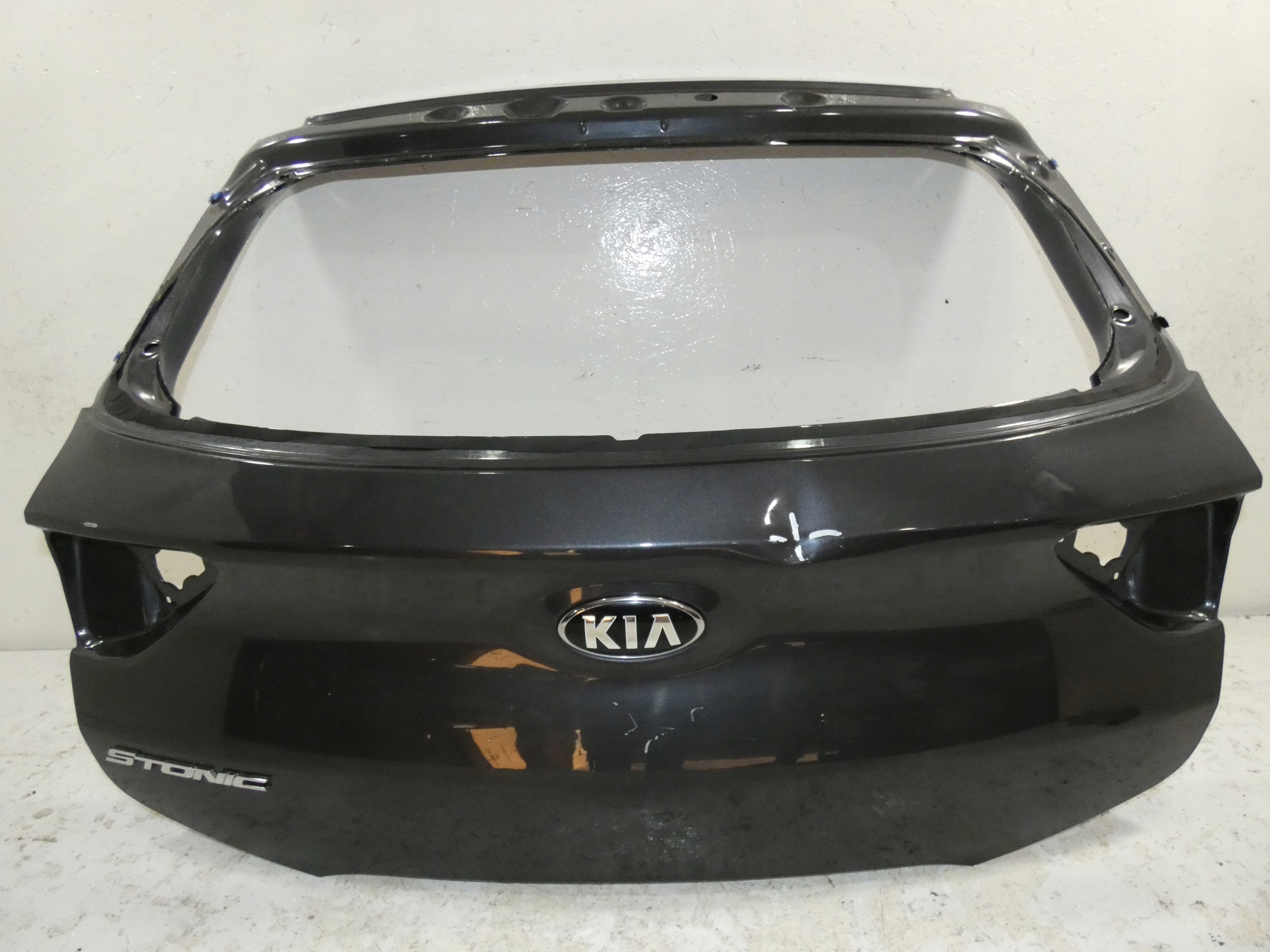 Kia Stonic klapa bagażnika tył Numer katalogowy części Stonic klapa bagażnika