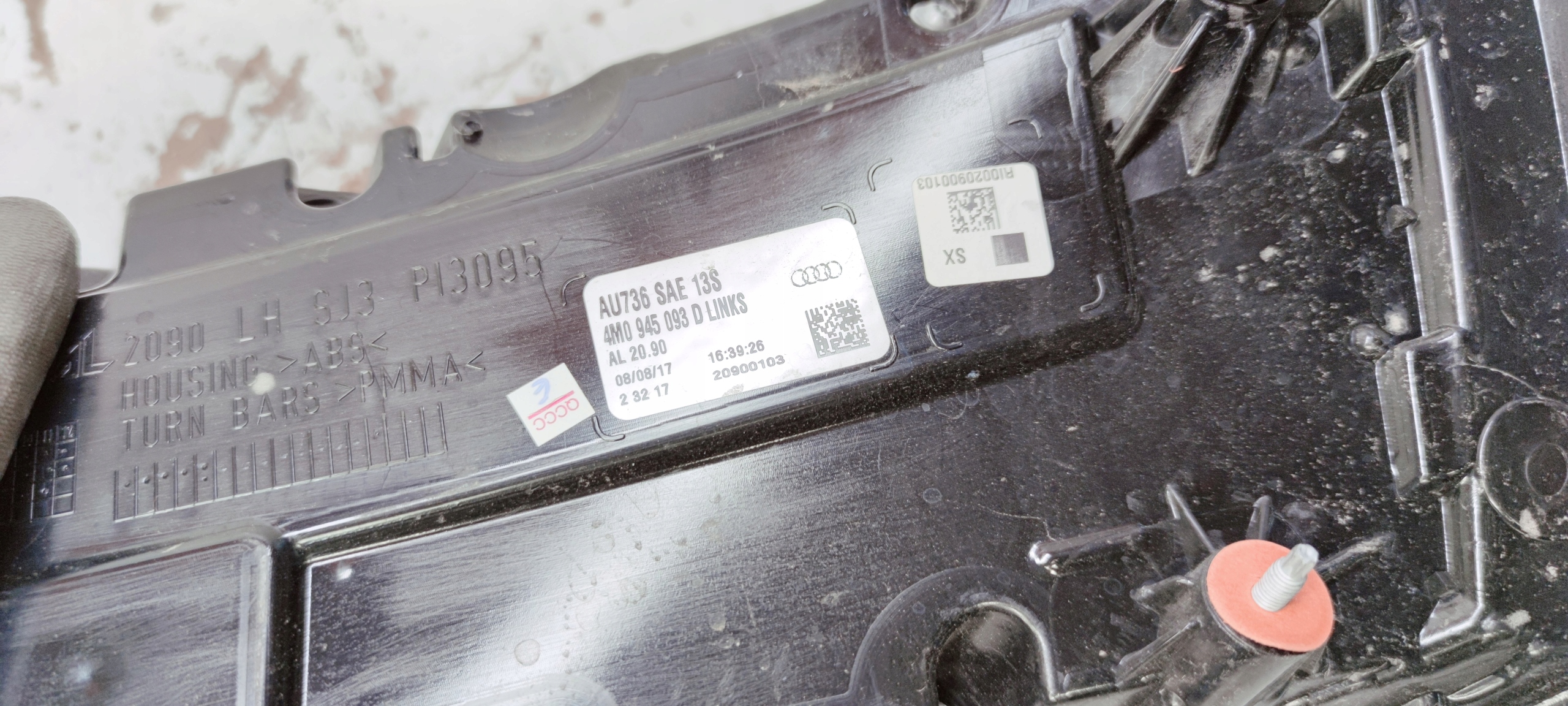light left rear part AUDI Q7 4M 4M0945093D damaged