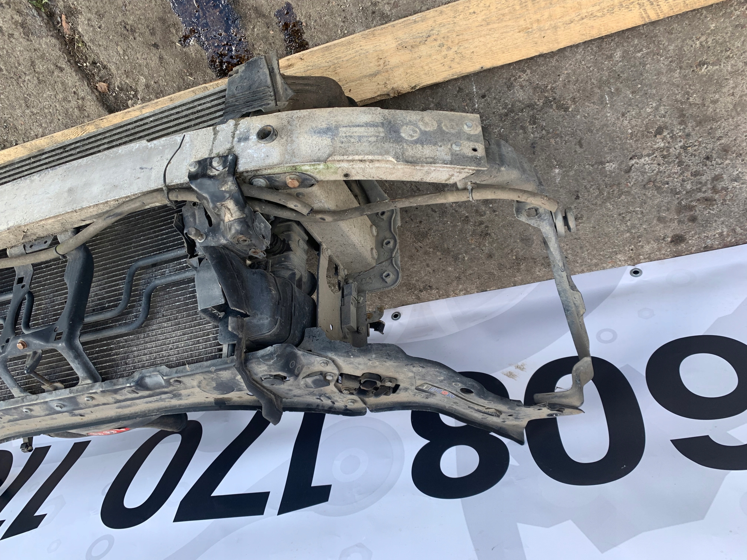 Mercedes W211 bar, wall front sider OKULAR iron radiator