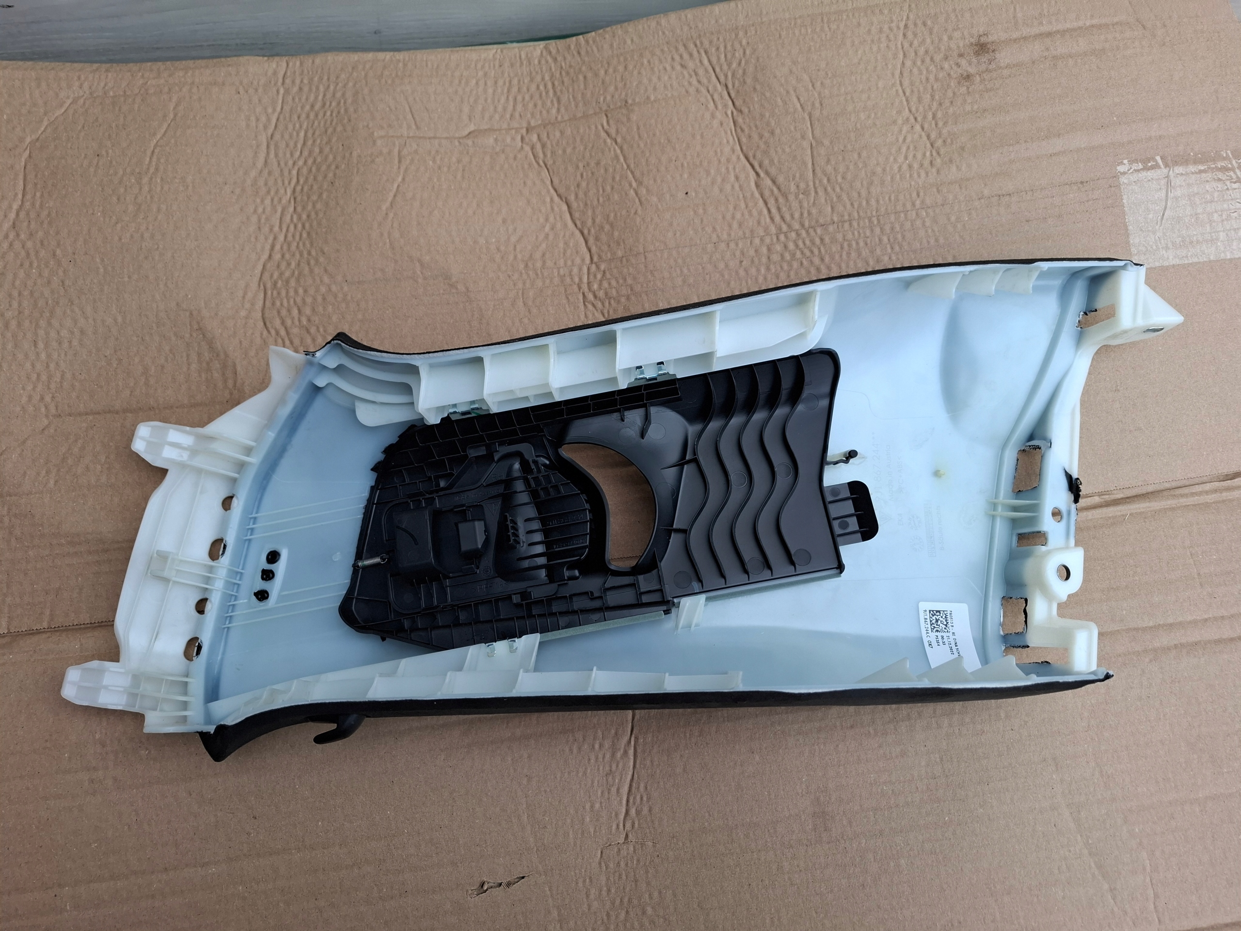 side cover slupka upper right side Porsche Taycan 9J1 9J1867244C