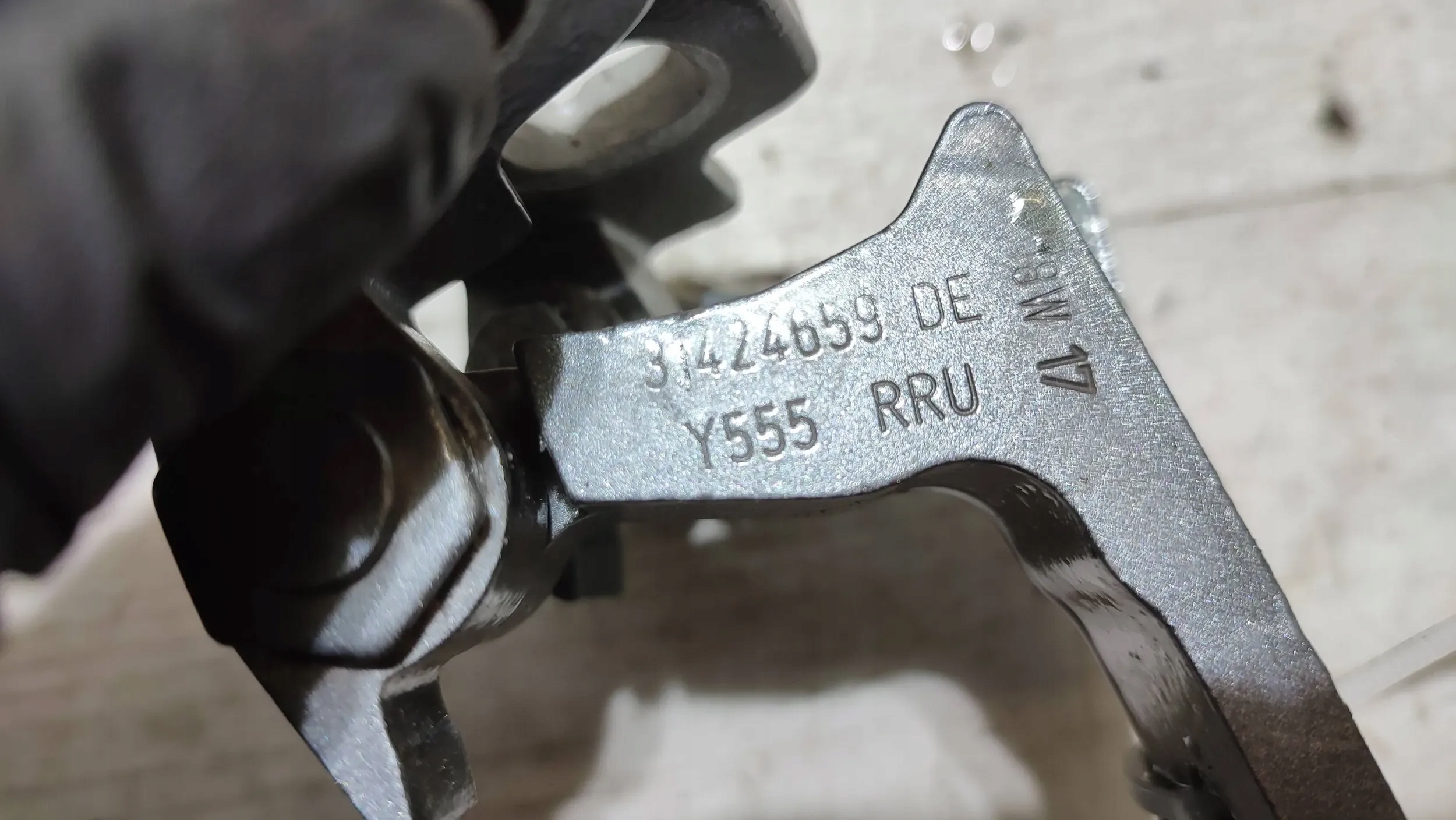 Volvo V40 II 2018r rear part side right hinges door