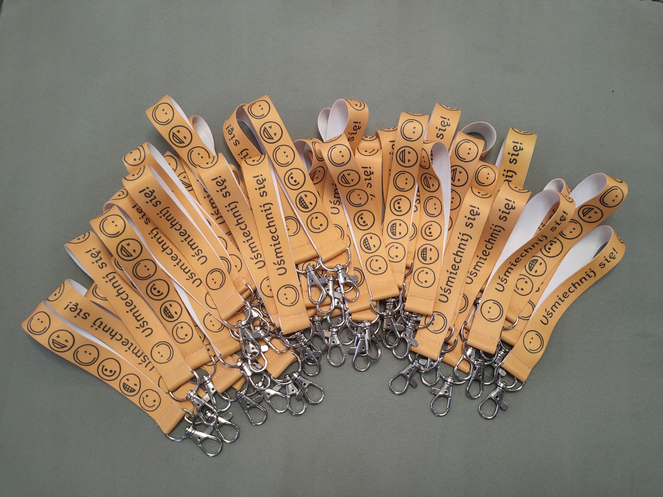 SMYCZE REKLAMOWE do kluczy 20mm z NADRUKIEM 50 szt Producent inny